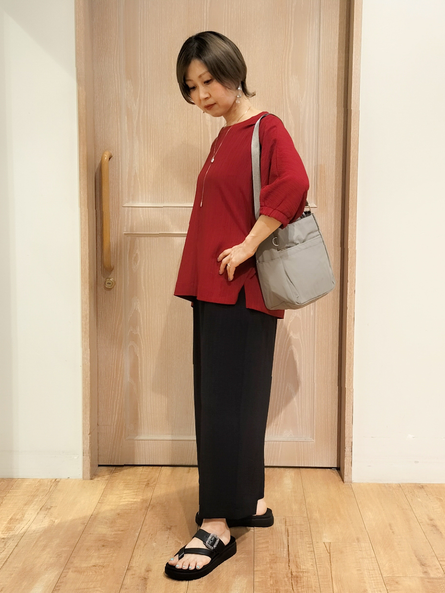 YUKIさんの「SHOO･LA･RUE｜【インせず着られる/洗濯後しわになりにくい】しぼしぼドルマンブラウス」を使ったコーディネート