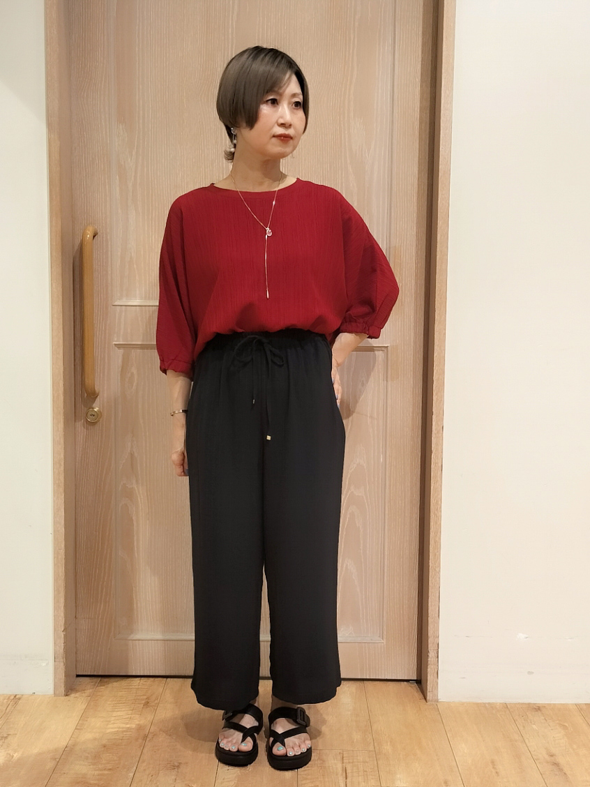 YUKIさんの「SHOO･LA･RUE｜【インせず着られる/洗濯後しわになりにくい】しぼしぼドルマンブラウス」を使ったコーディネート