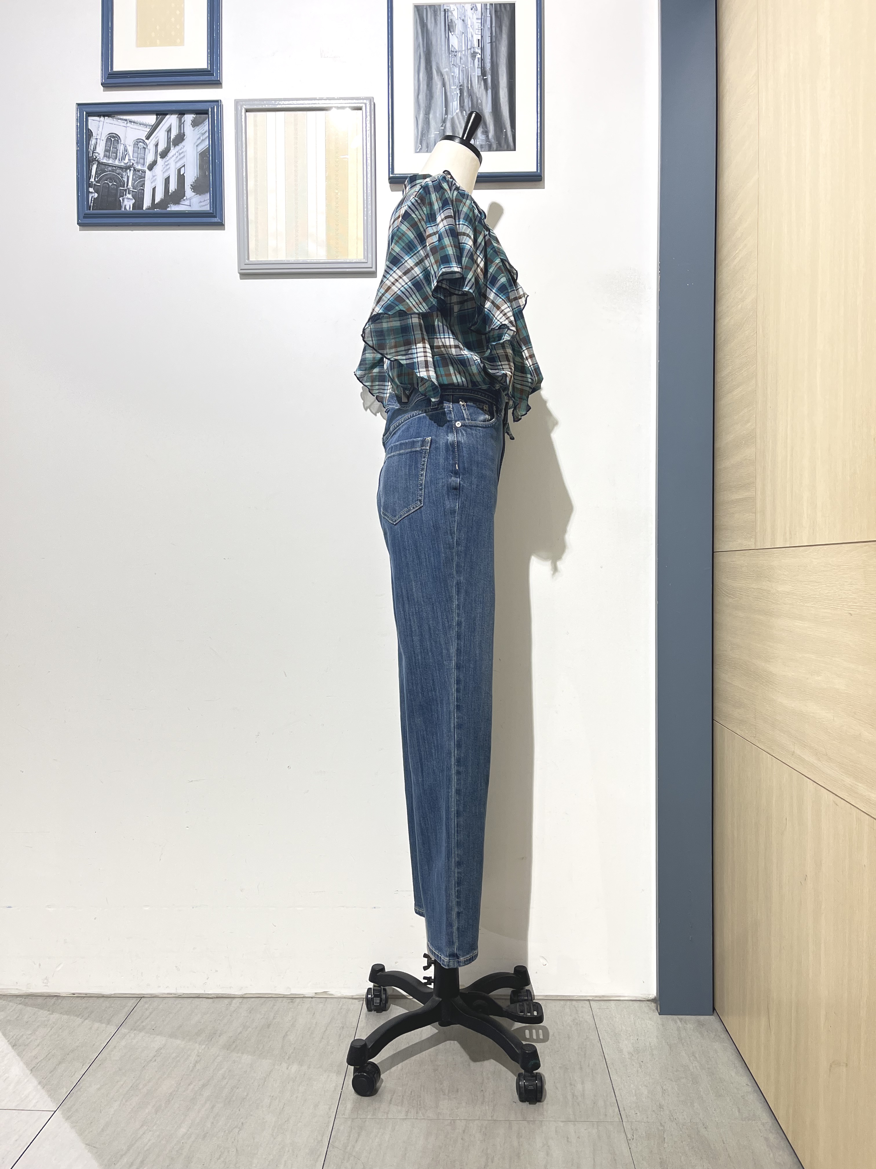 ほくとさんの「grove｜1枚で着映えが叶う チェックラッフルフリルブラウス」を使ったコーディネート