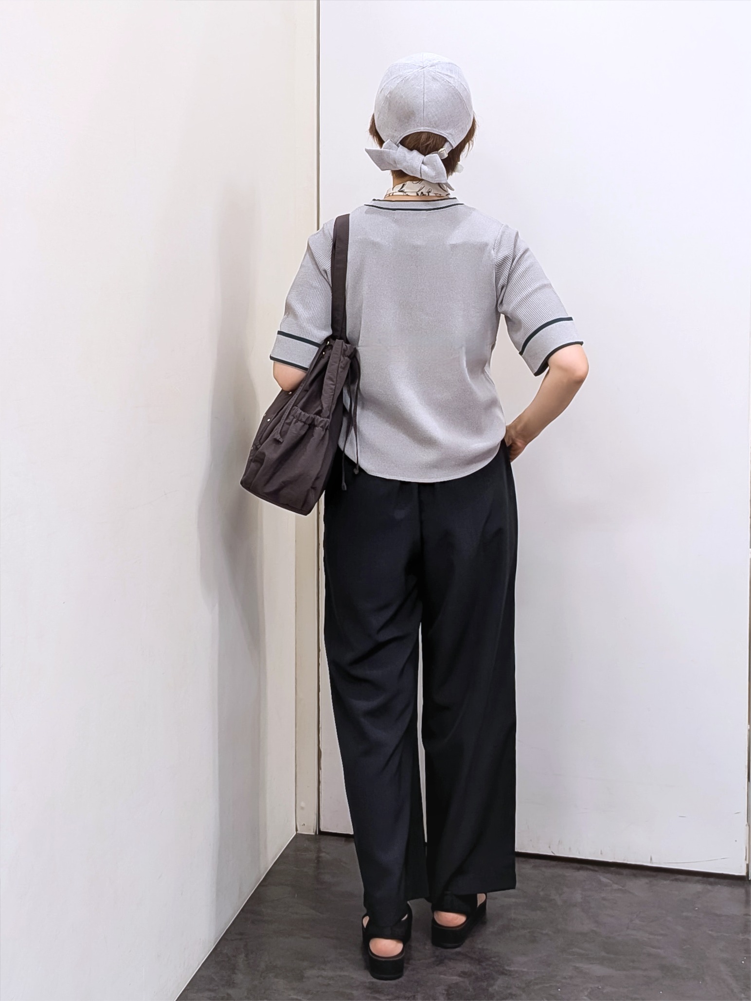 やまちゃんさんの「grove｜新色追加！【シリーズ累計36万枚/名品ニット】やわらかドライタッチ 袖メッシュ編みニット」を使ったコーディネート