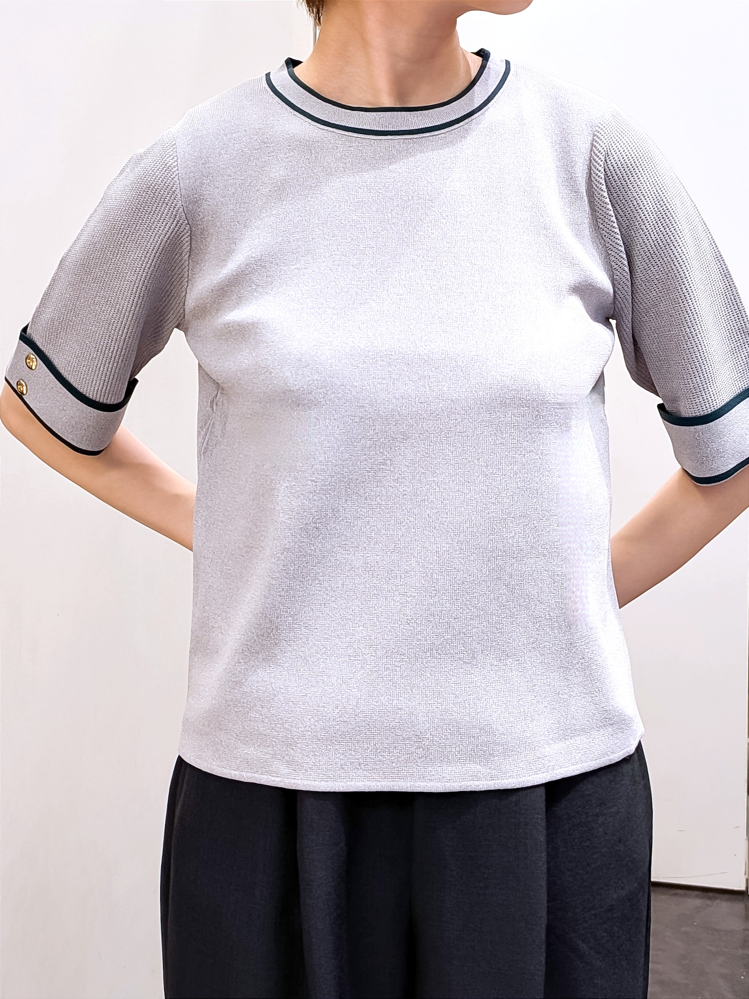 やまちゃんさんの「grove｜新色追加！【シリーズ累計36万枚/名品ニット】やわらかドライタッチ 袖メッシュ編みニット」を使ったコーディネート