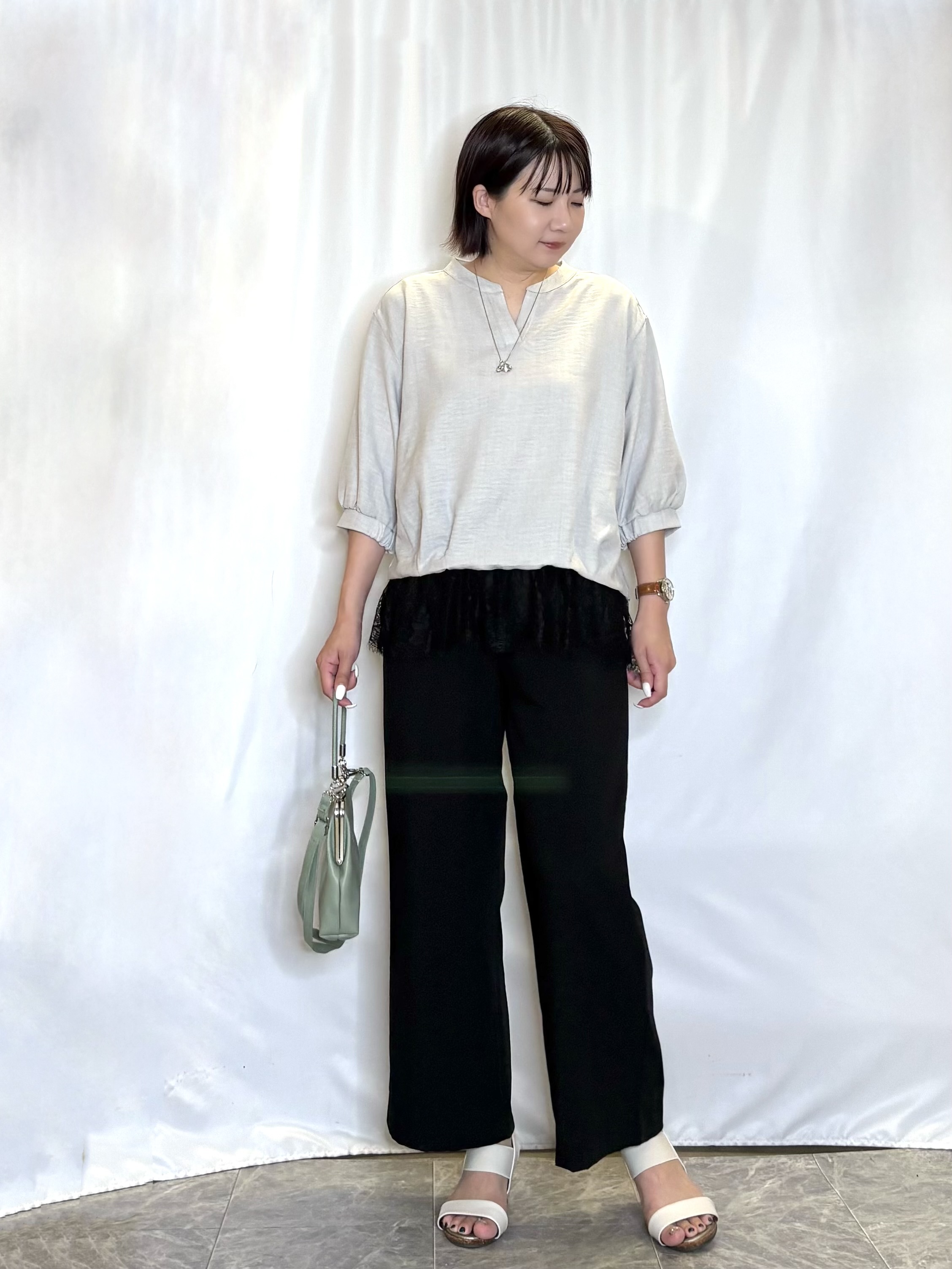 ネリさんの「SHOO･LA･RUE｜【S-LL】裾レースで女性らしさをプラス レイヤード風 タックスキッパーブラウス」を使ったコーディネート