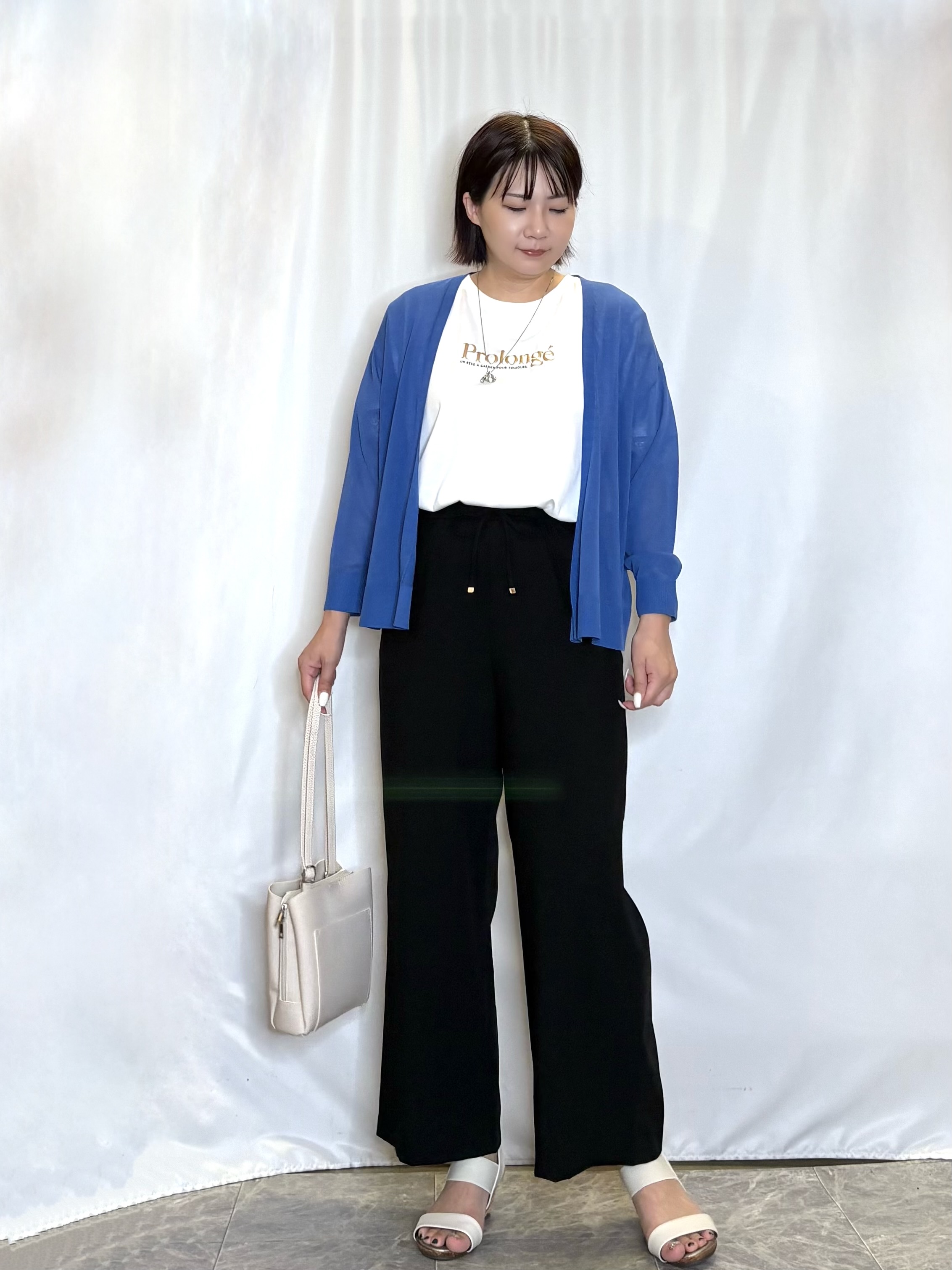 ネリさんの「SHOO･LA･RUE｜【ひんやり/洗濯機可/S-LL】オンにもオフにも マルチに使えるボタンレスカーディガン」を使ったコーディネート