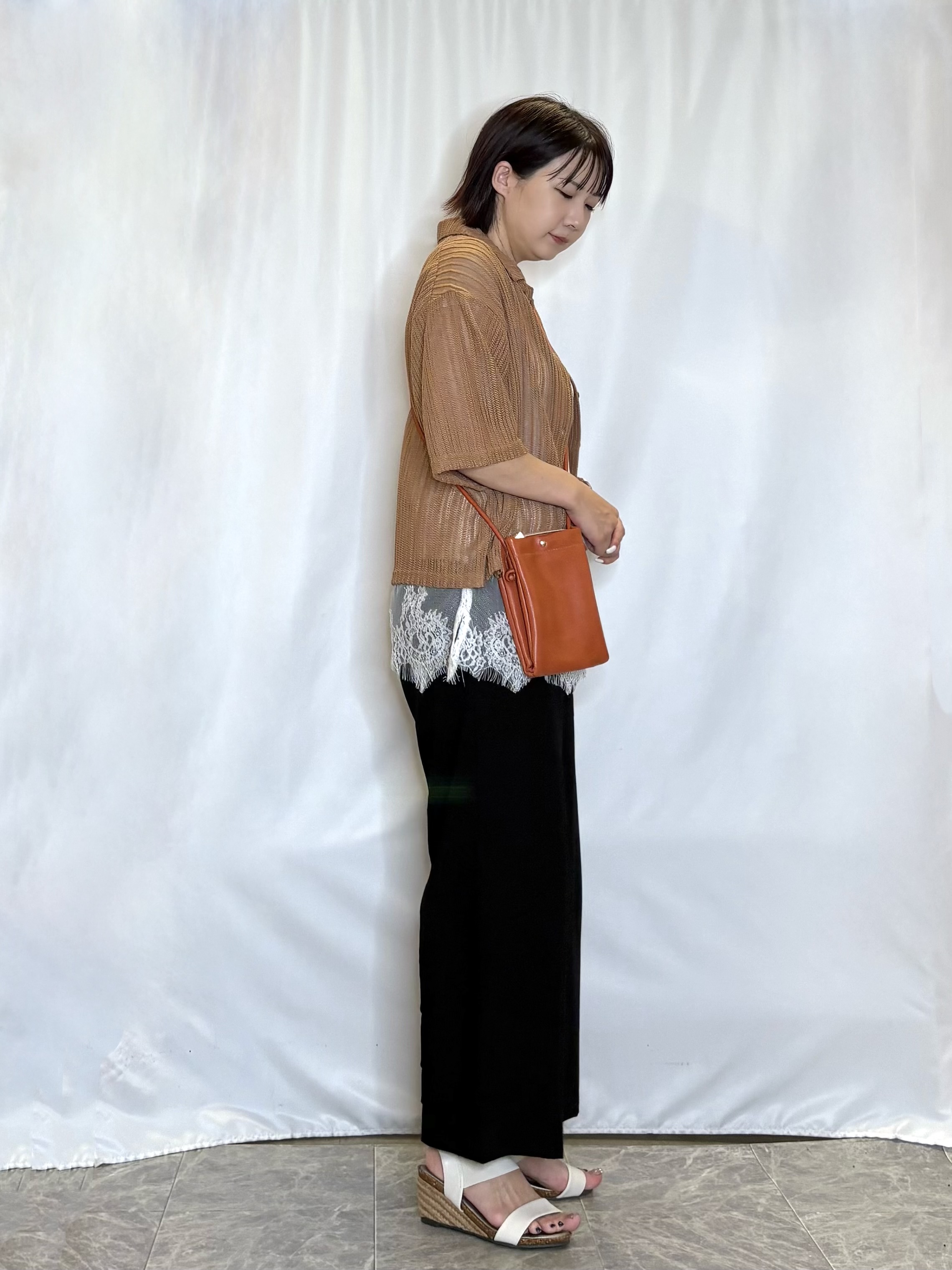 ネリさんの「SHOO･LA･RUE｜【洗濯機可/S-LL】軽やかで涼しげな 透かしレース風前開きシャツ」を使ったコーディネート
