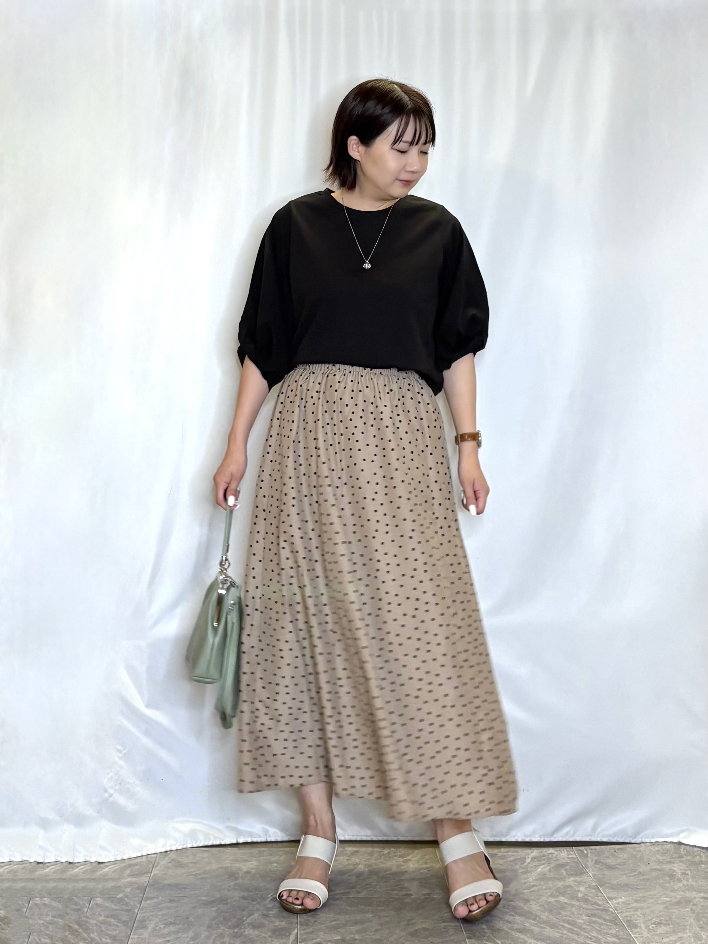 ネリさんの「SHOO･LA･RUE｜Tシャツ以上ブラウス未満 ツイストスリーブの上品トップス」を使ったコーディネート