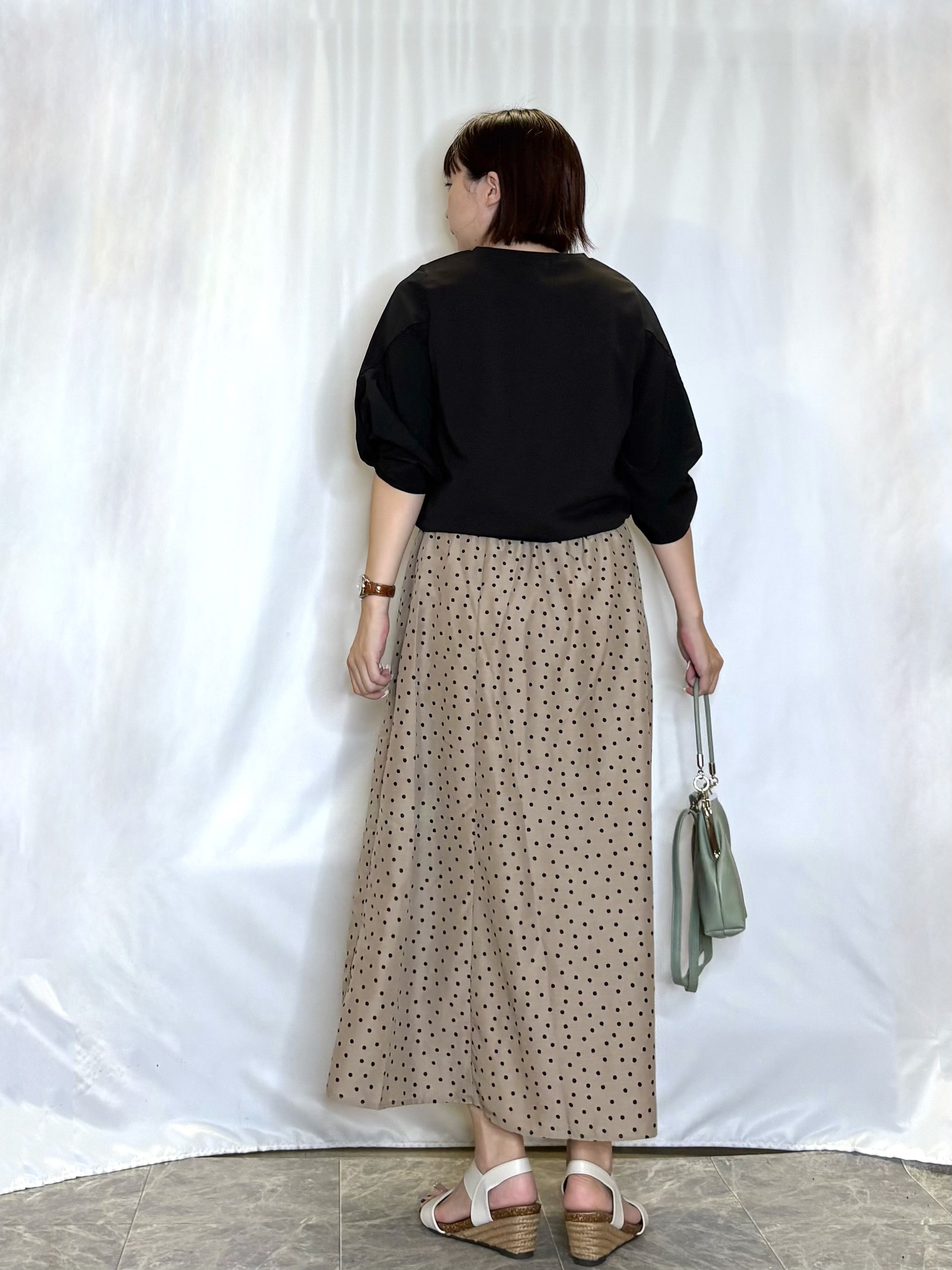 ネリさんの「SHOO･LA･RUE｜Tシャツ以上ブラウス未満 ツイストスリーブの上品トップス」を使ったコーディネート