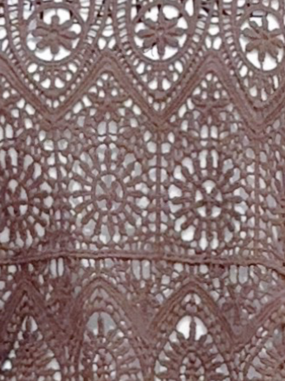あいこさんの「SHOO･LA･RUE｜【2点セット/体型カバー】クロシェ編みベスト+ロゴT」を使ったコーディネート