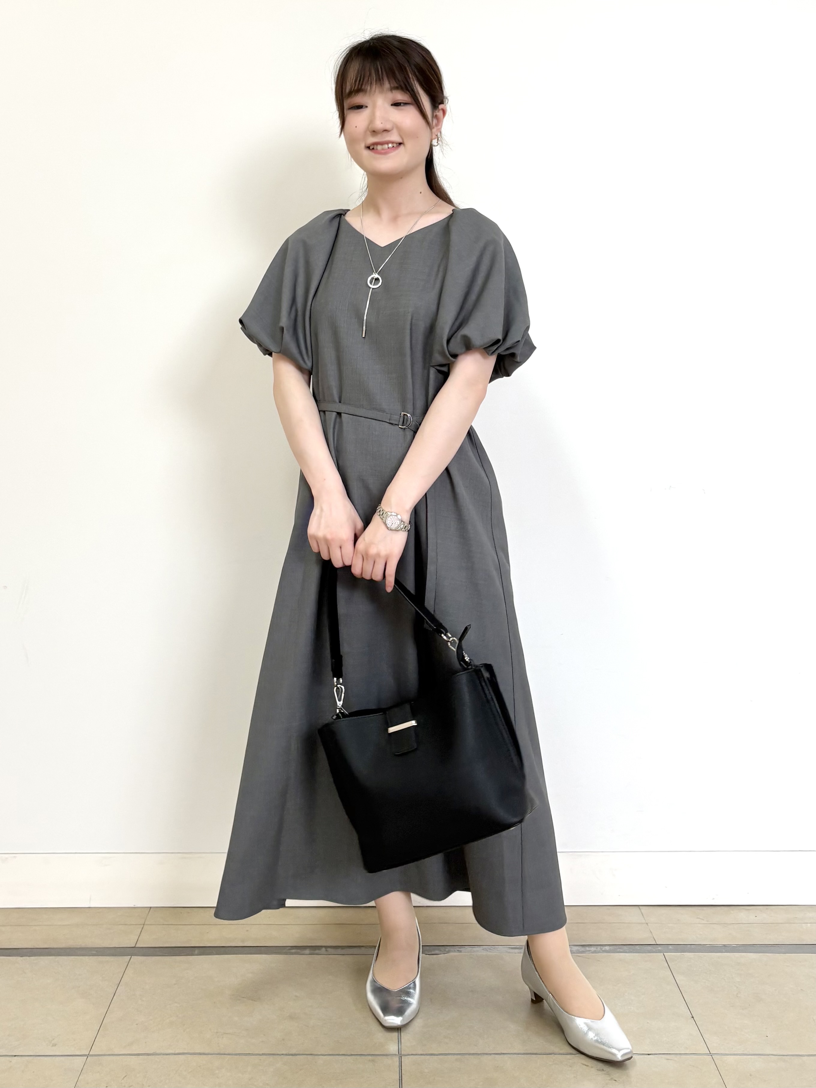 mikiさんの「Reflect｜【UVカット／手洗い可】パフスリーブ Vネックワンピース」を使ったコーディネート