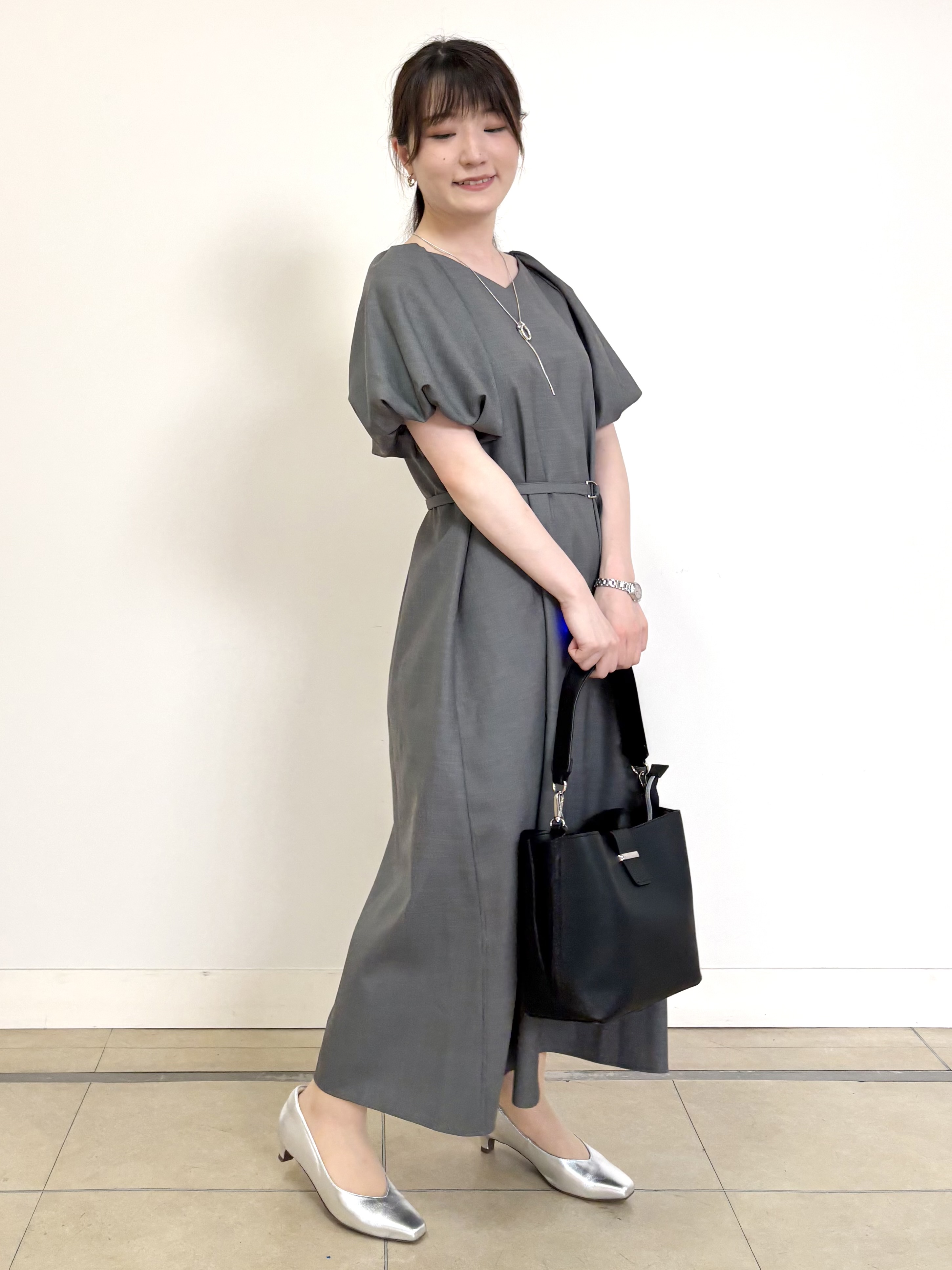 mikiさんの「Reflect｜【UVカット／手洗い可】パフスリーブ Vネックワンピース」を使ったコーディネート