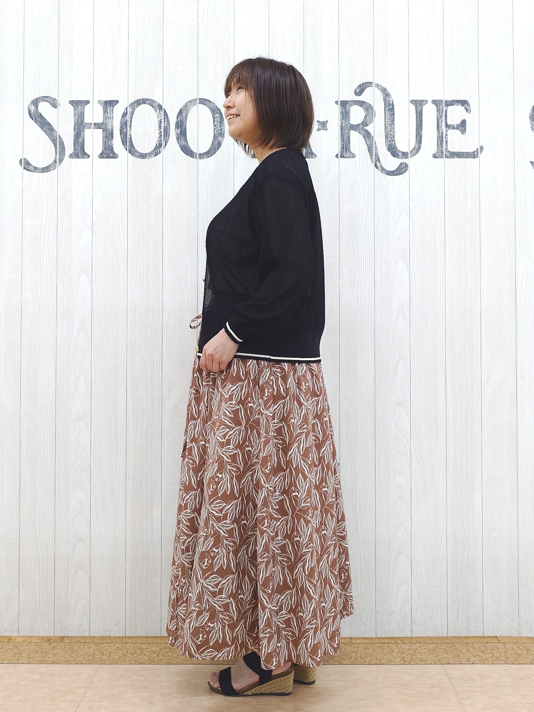 とろろさんの「SHOO･LA･RUE｜【S-LL/洗濯機可】さらっとタッチ ほんのりシアーカーディガン」を使ったコーディネート