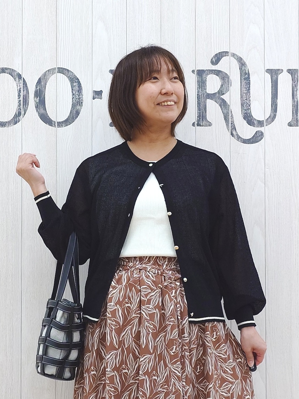 とろろさんの「SHOO･LA･RUE｜【S-LL/洗濯機可】さらっとタッチ ほんのりシアーカーディガン」を使ったコーディネート