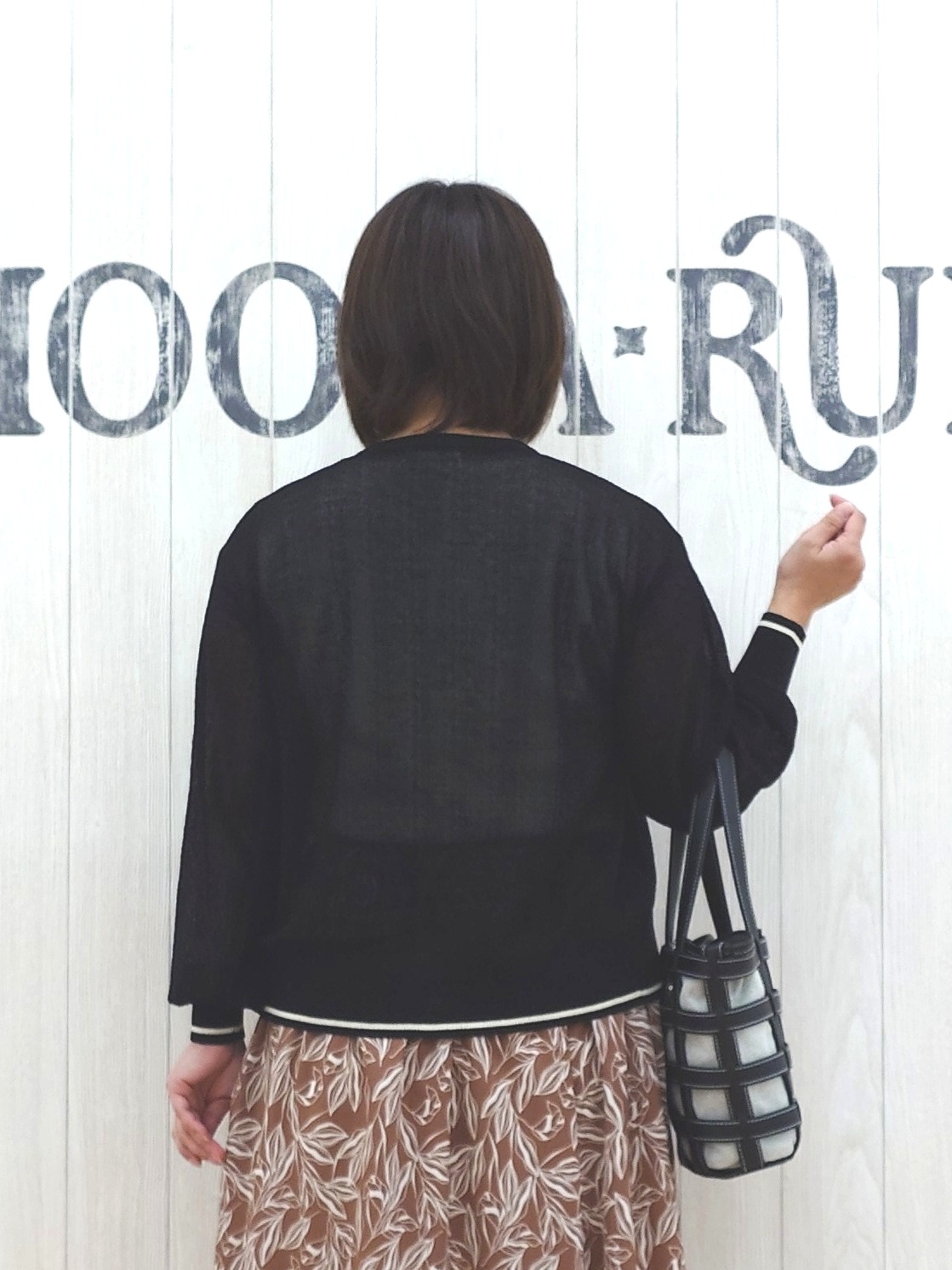 とろろさんの「SHOO･LA･RUE｜【S-LL/洗濯機可】さらっとタッチ ほんのりシアーカーディガン」を使ったコーディネート