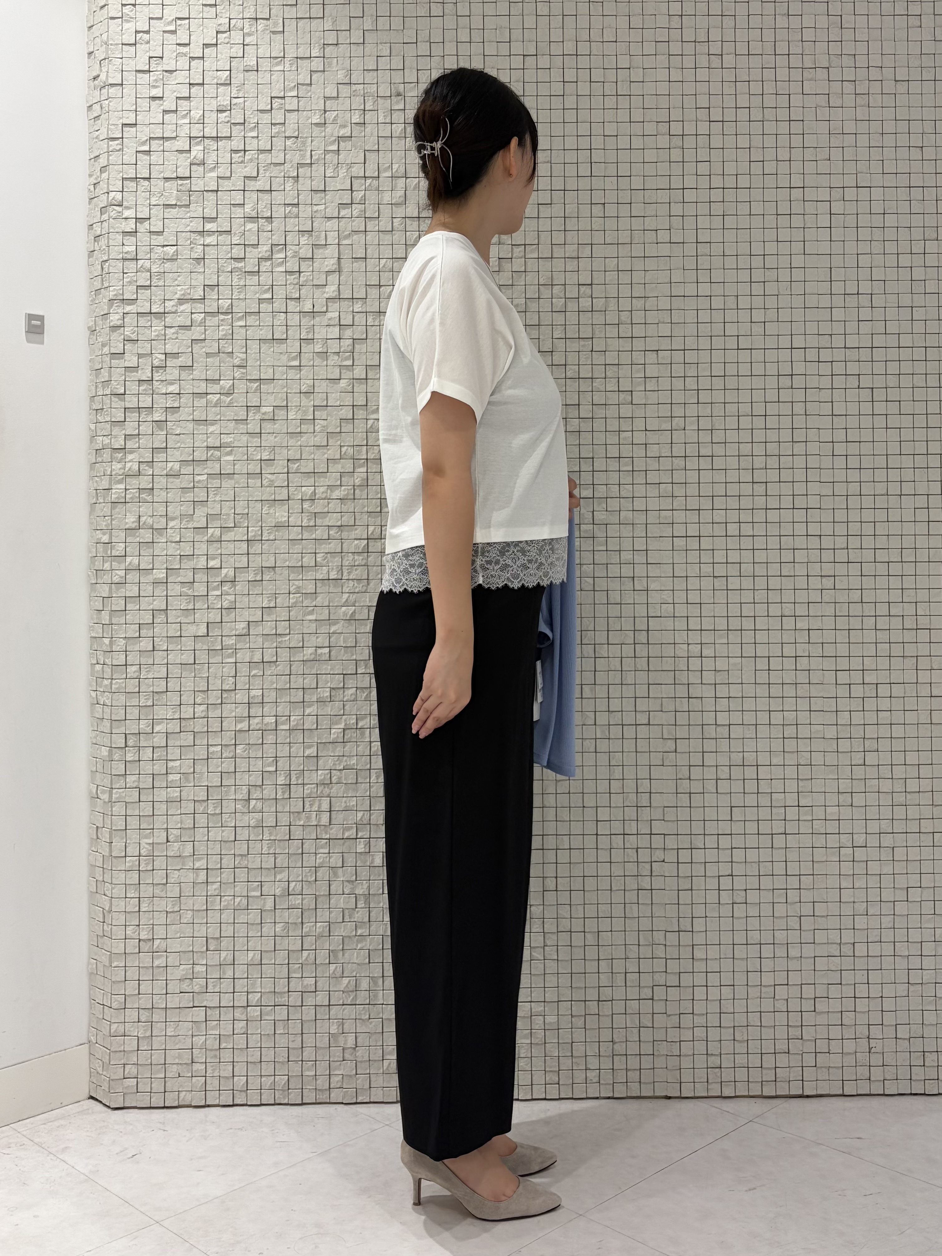 koharuさんの「INDIVI｜【汗ジミ防止／接触冷感】裾レースドルマンTシャツ」を使ったコーディネート