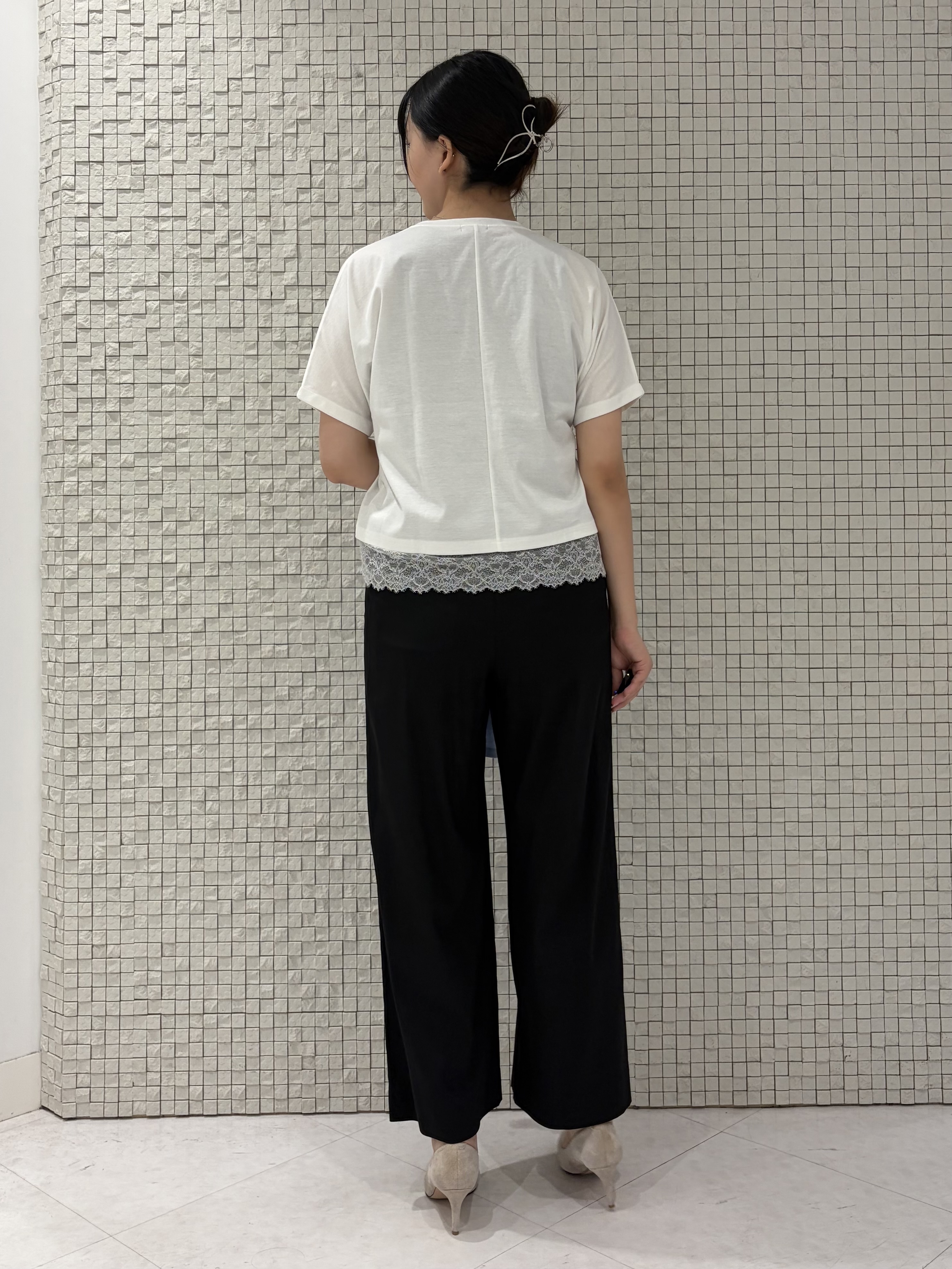koharuさんの「INDIVI｜【汗ジミ防止／接触冷感】裾レースドルマンTシャツ」を使ったコーディネート