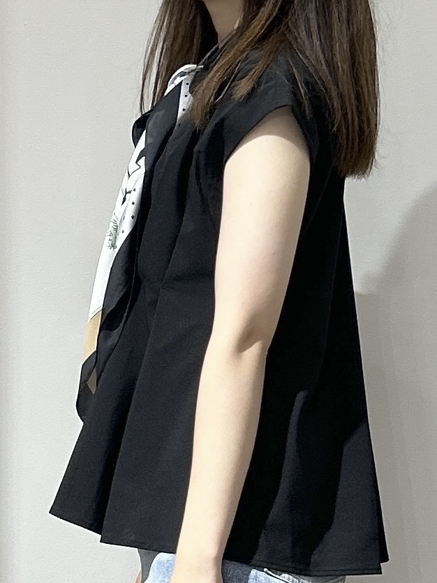 yuikaさんの「OPAQUE.CLIP｜タックペプラムブラウス【洗濯機OK】」を使ったコーディネート