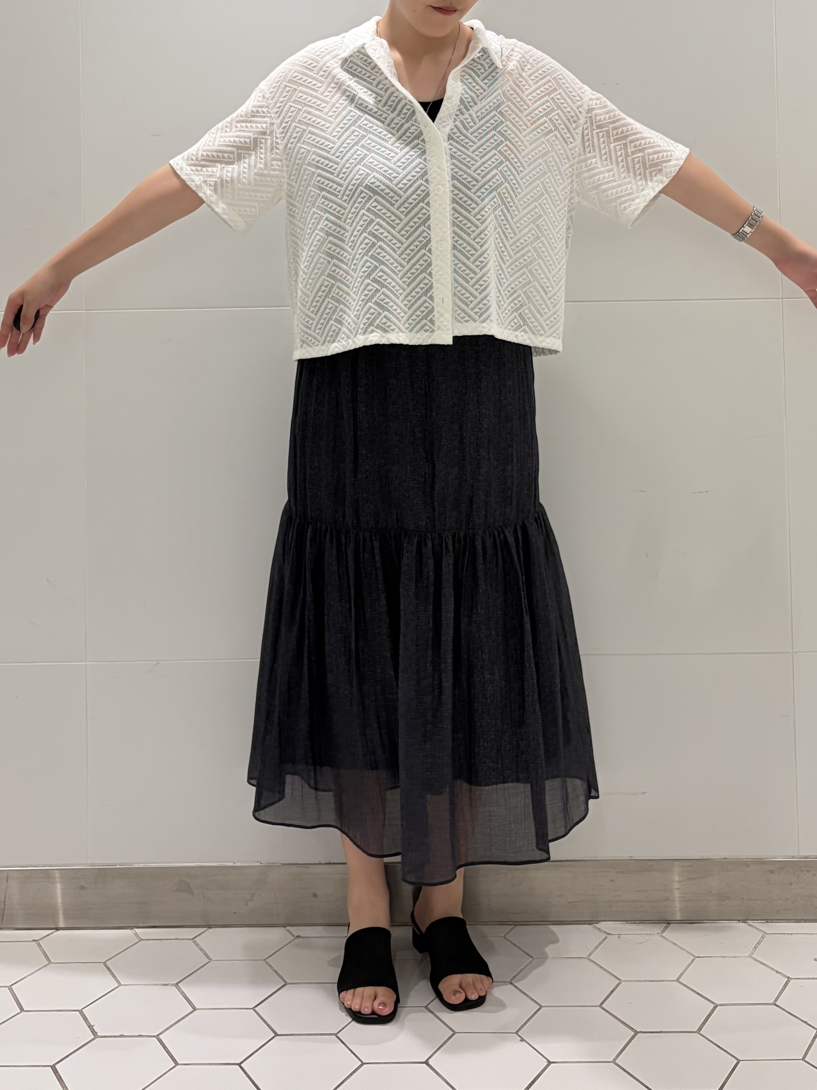 koharuさんの「INDIVI｜【洗える/日本製】幾何学柄レースシャツ」を使ったコーディネート