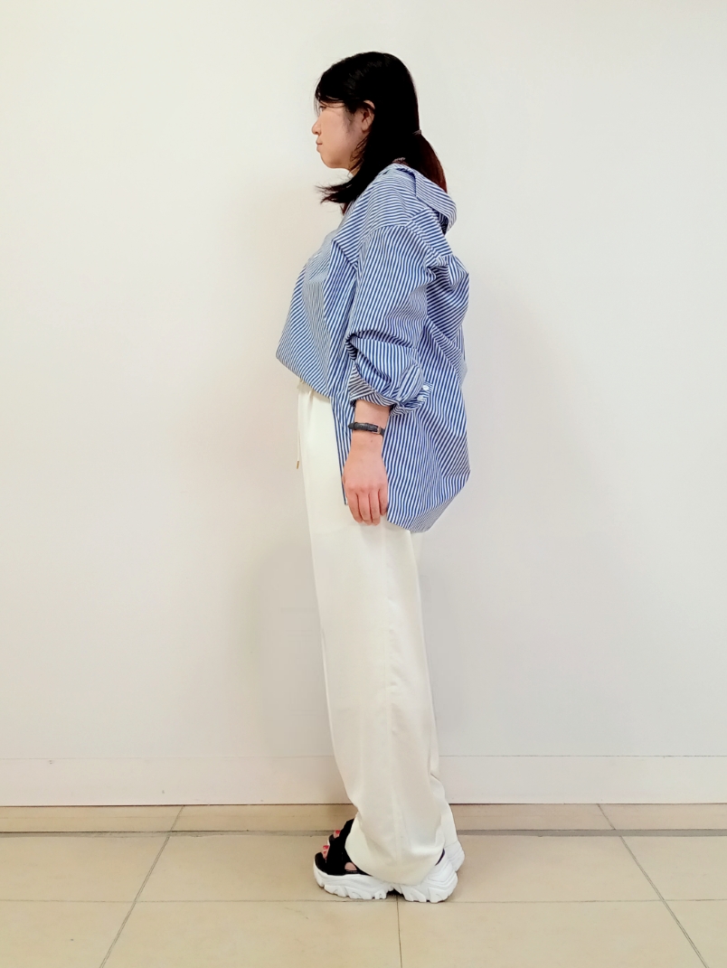 emiさんの「DRESSTERIOR｜【接触冷感/UVカット/着回し】スキッパーブラウス」を使ったコーディネート