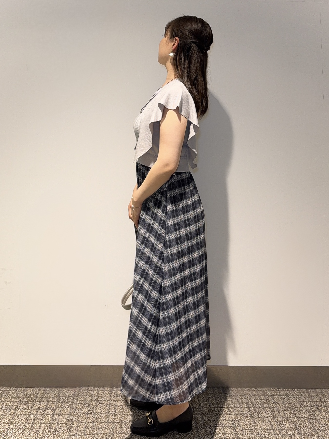 みーさんの「grove｜【低身長さんも選べる着丈・洗濯機◎】1枚で華やか 肩フリルニットドッキングワンピース」を使ったコーディネート