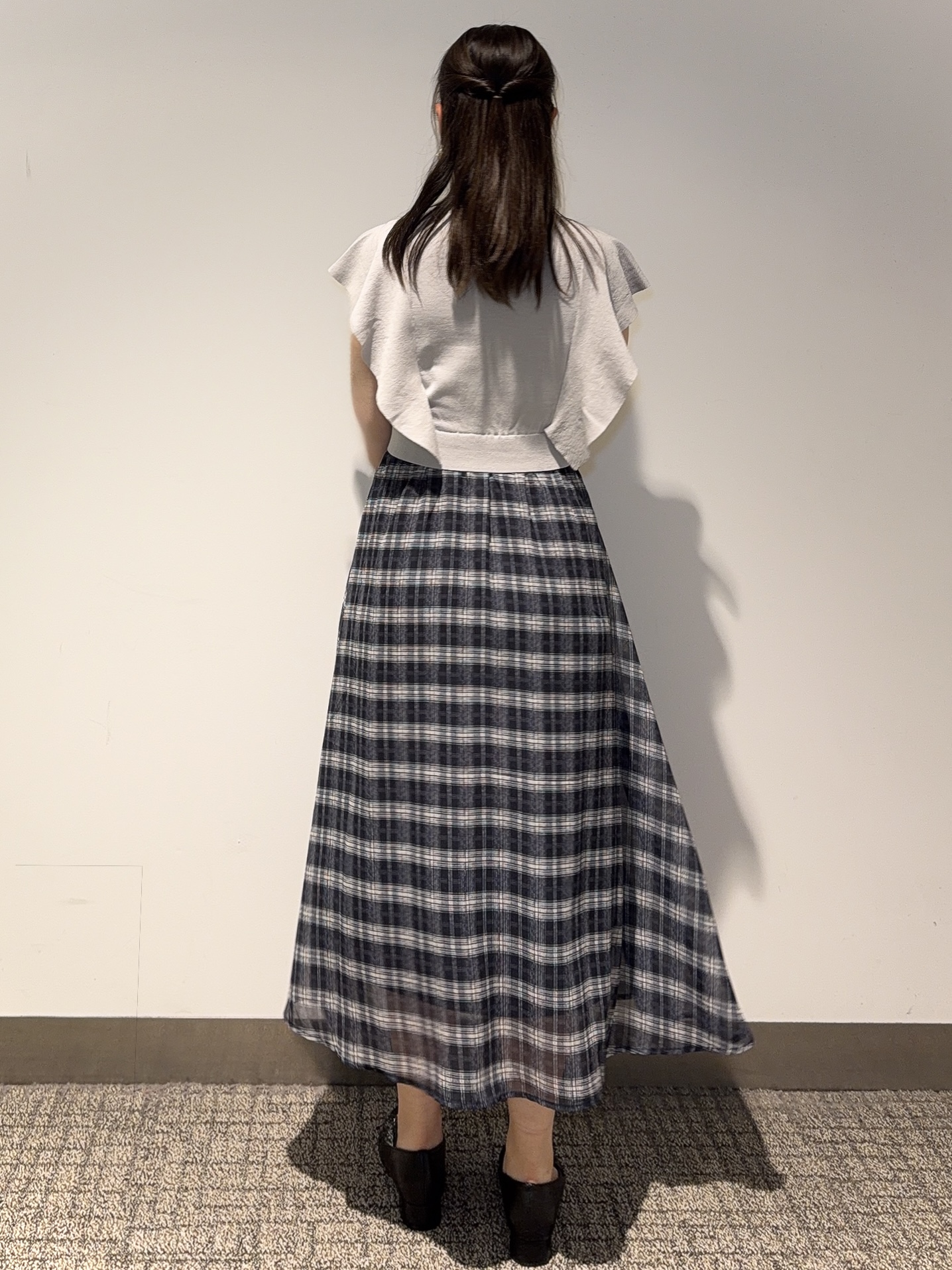みーさんの「grove｜【低身長さんも選べる着丈・洗濯機◎】1枚で華やか 肩フリルニットドッキングワンピース」を使ったコーディネート