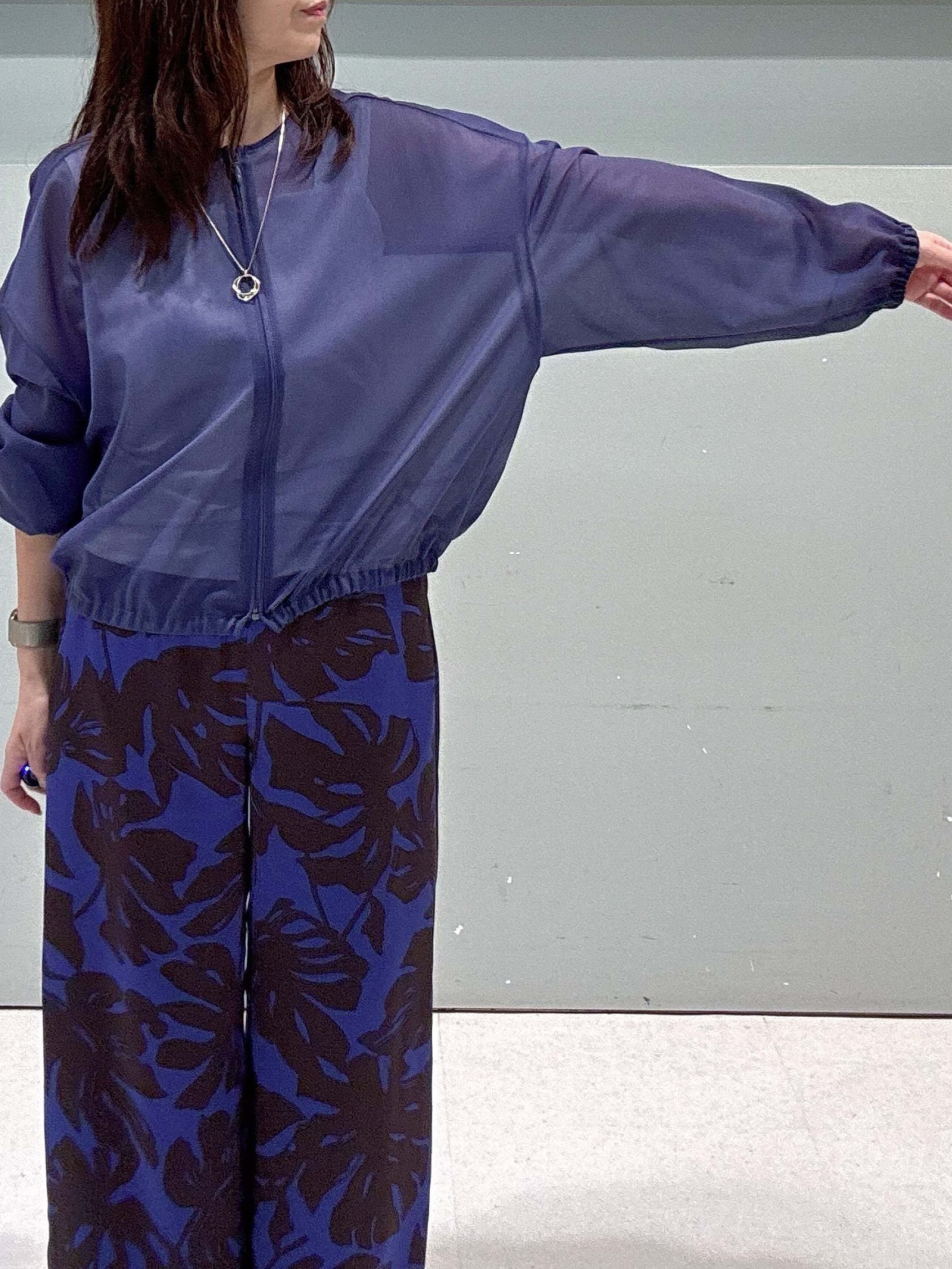 makiさんの「UNTITLED｜トリコットシアーブラウス」を使ったコーディネート