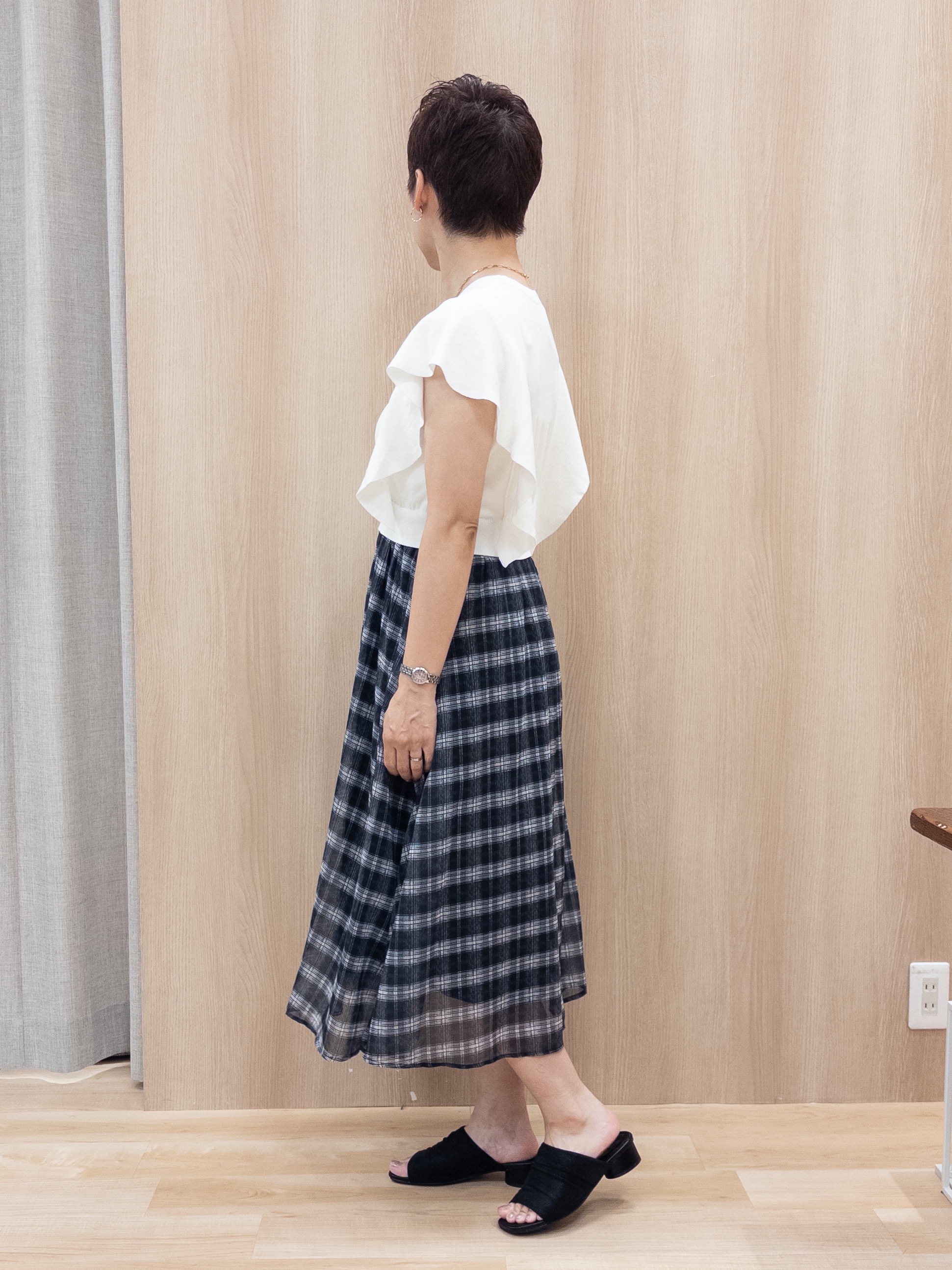 シュウコさんの「grove｜【低身長さんも選べる着丈・洗濯機◎】1枚で華やか 肩フリルニットドッキングワンピース」を使ったコーディネート