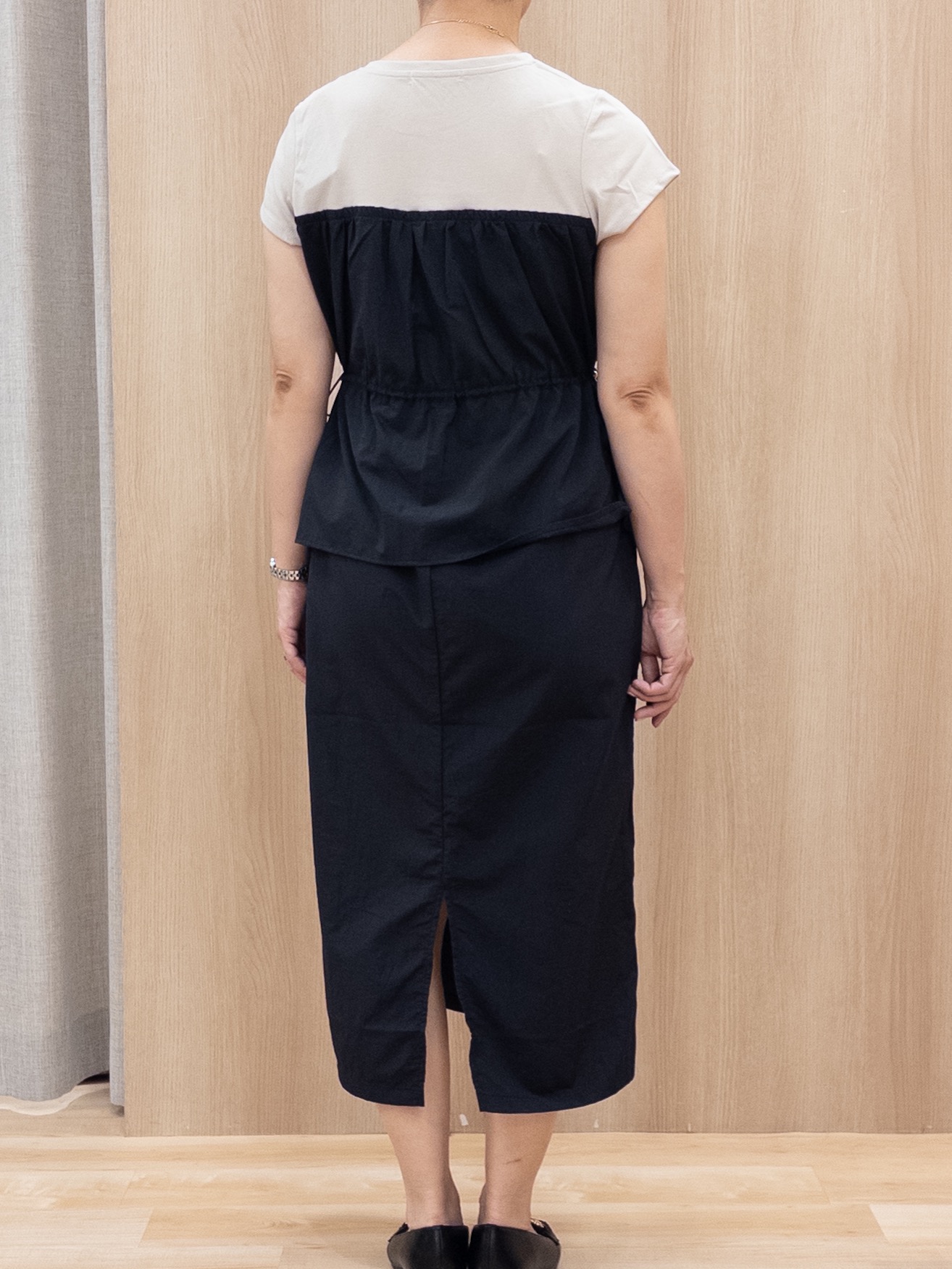 シュウコさんの「grove｜【低身長さんも選べる着丈・洗濯機◎】1枚で旬顔！Tシャツドッキングドロストワンピース」を使ったコーディネート