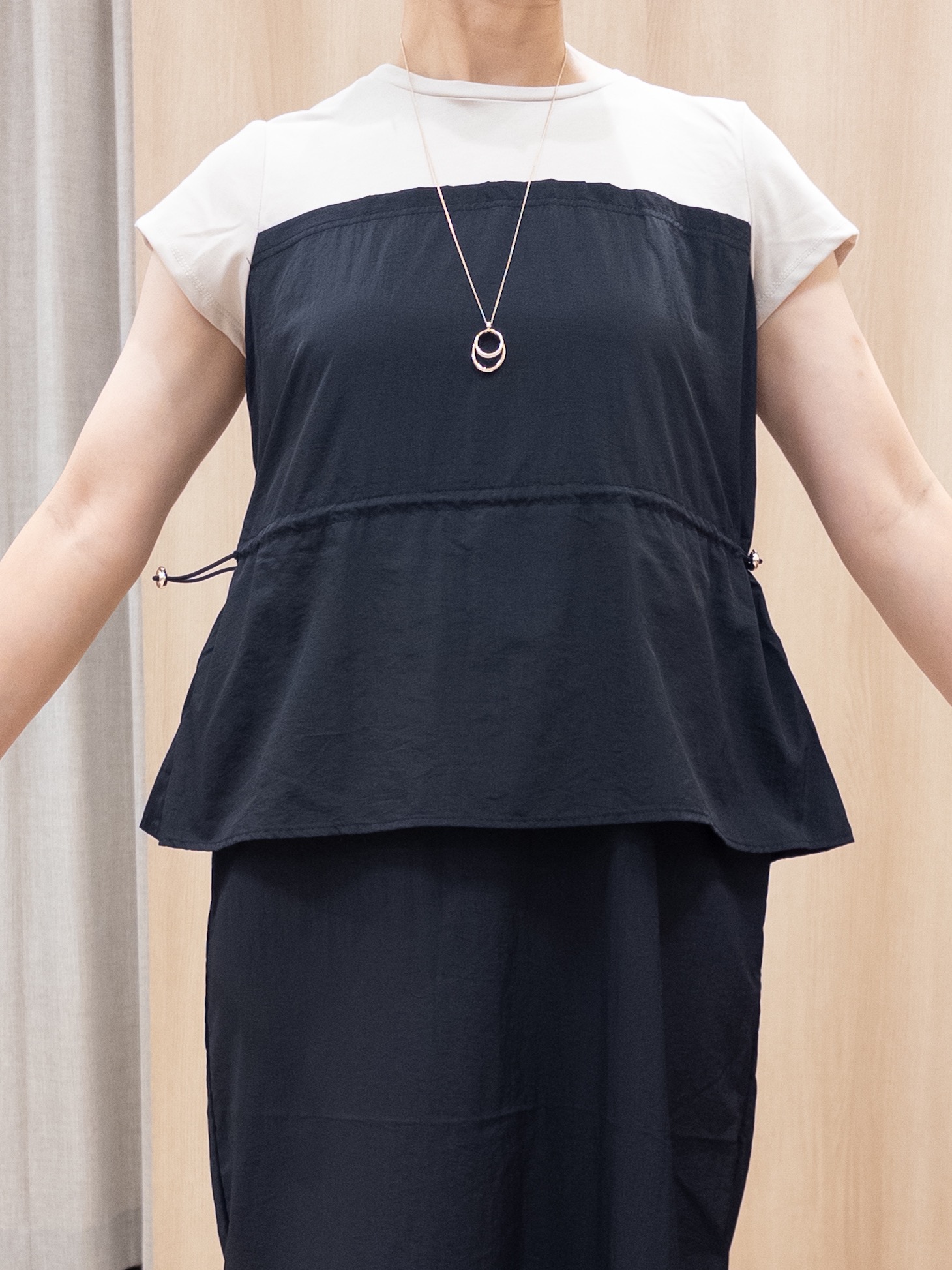シュウコさんの「grove｜【低身長さんも選べる着丈・洗濯機◎】1枚で旬顔！Tシャツドッキングドロストワンピース」を使ったコーディネート