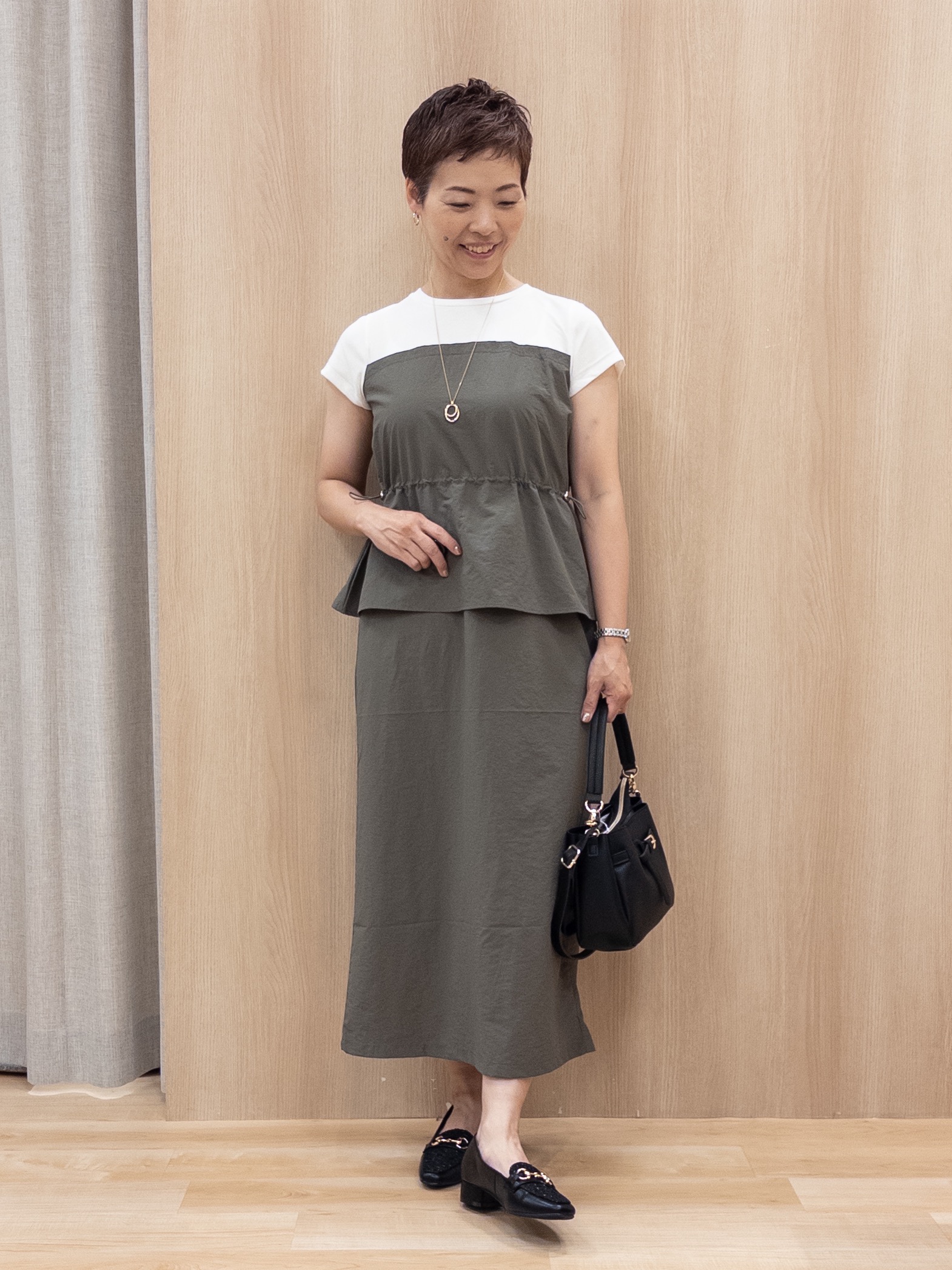 シュウコさんの「grove｜【低身長さんも選べる着丈・洗濯機◎】1枚で旬顔！Tシャツドッキングドロストワンピース」を使ったコーディネート