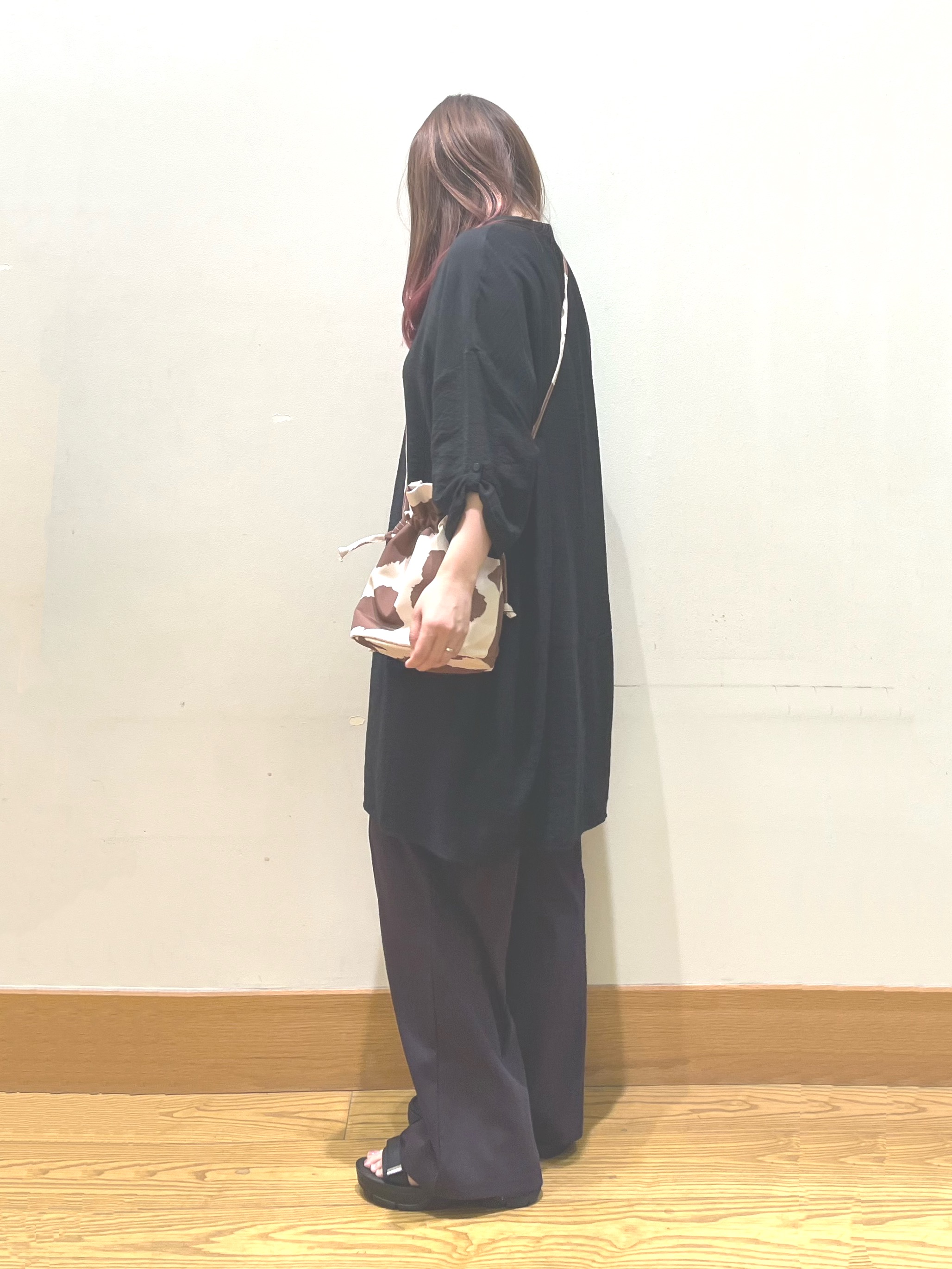 ゆっきーさんの「SHOO･LA･RUE｜【ひんやり/S-LL/洗濯後しわになりにくい】体型カバーにも ゆるっとリラックスチュニック」を使ったコーディネート