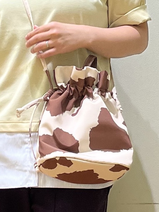 ゆっきーさんの「SHOO･LA･RUE｜【インせず着られる/二の腕隠れる】重ね着風 シャツドッキングトップス」を使ったコーディネート