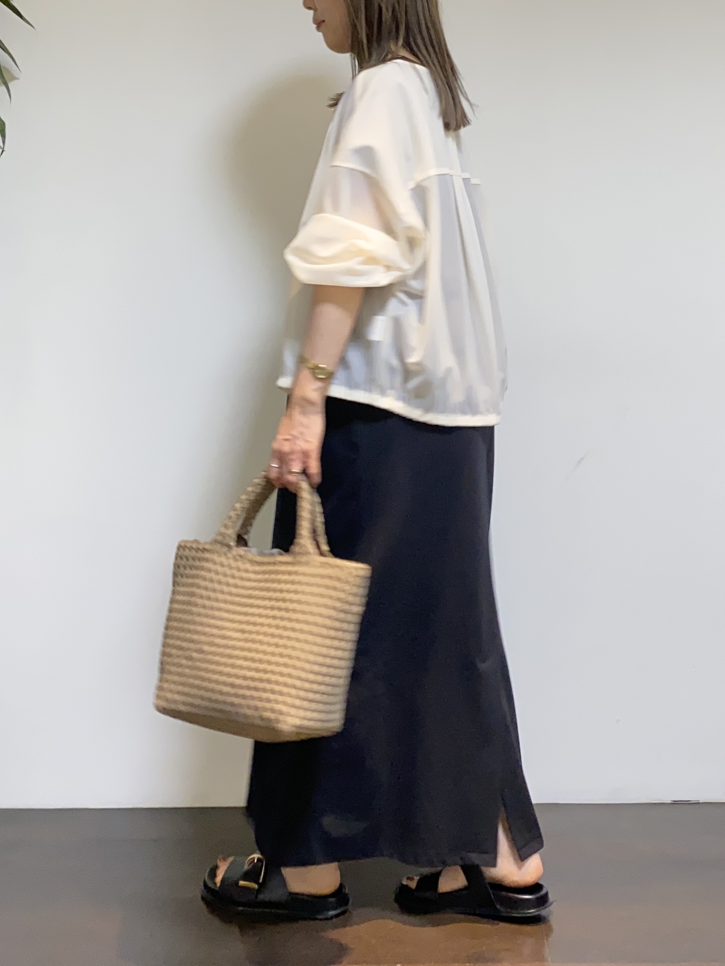 tomoさんの「UNTITLED｜トリコットシアーブラウス」を使ったコーディネート