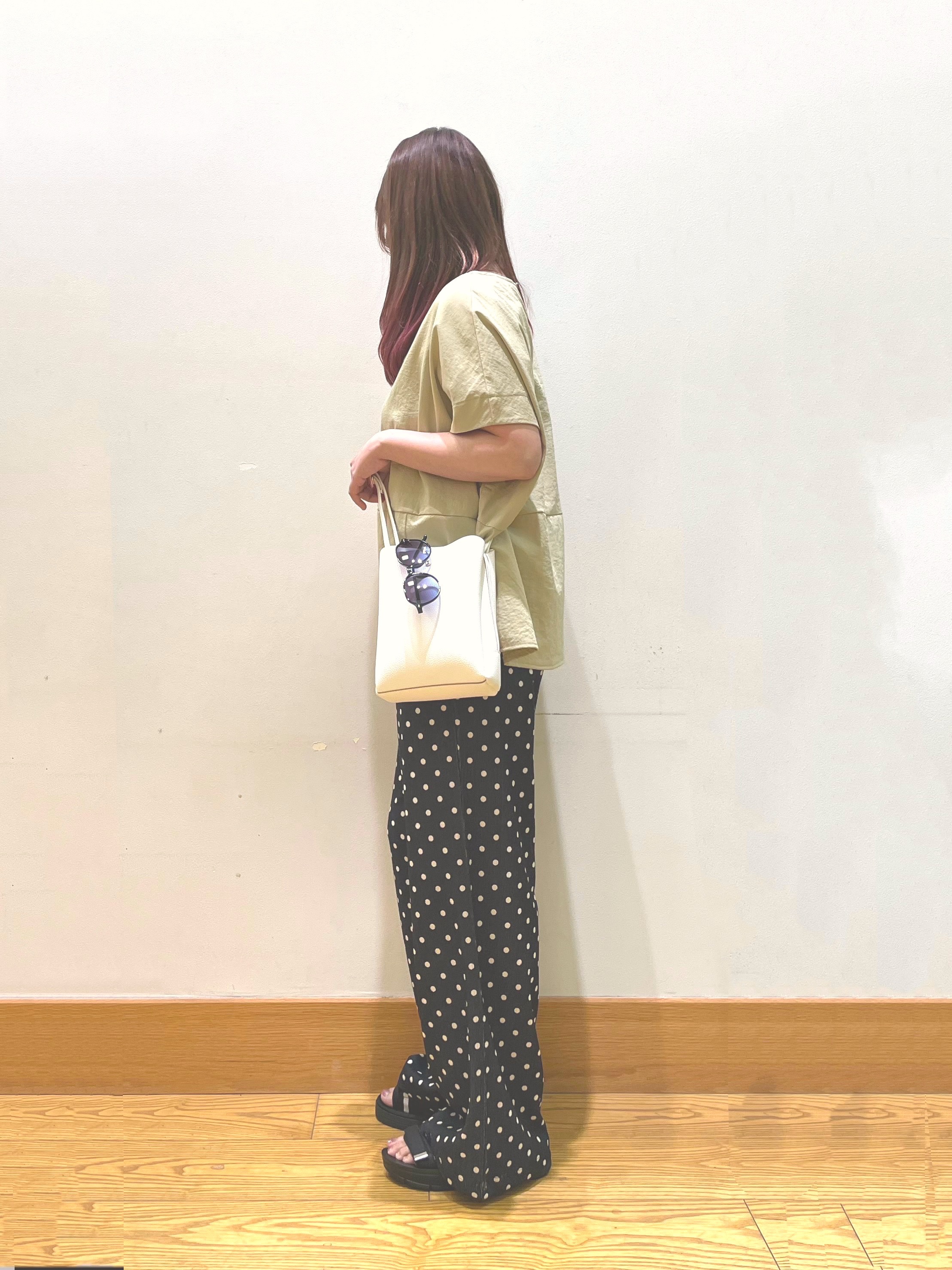 ゆっきーさんの「SHOO･LA･RUE｜【インせず着られる/二の腕隠れる】重ね着風 シャツドッキングトップス」を使ったコーディネート