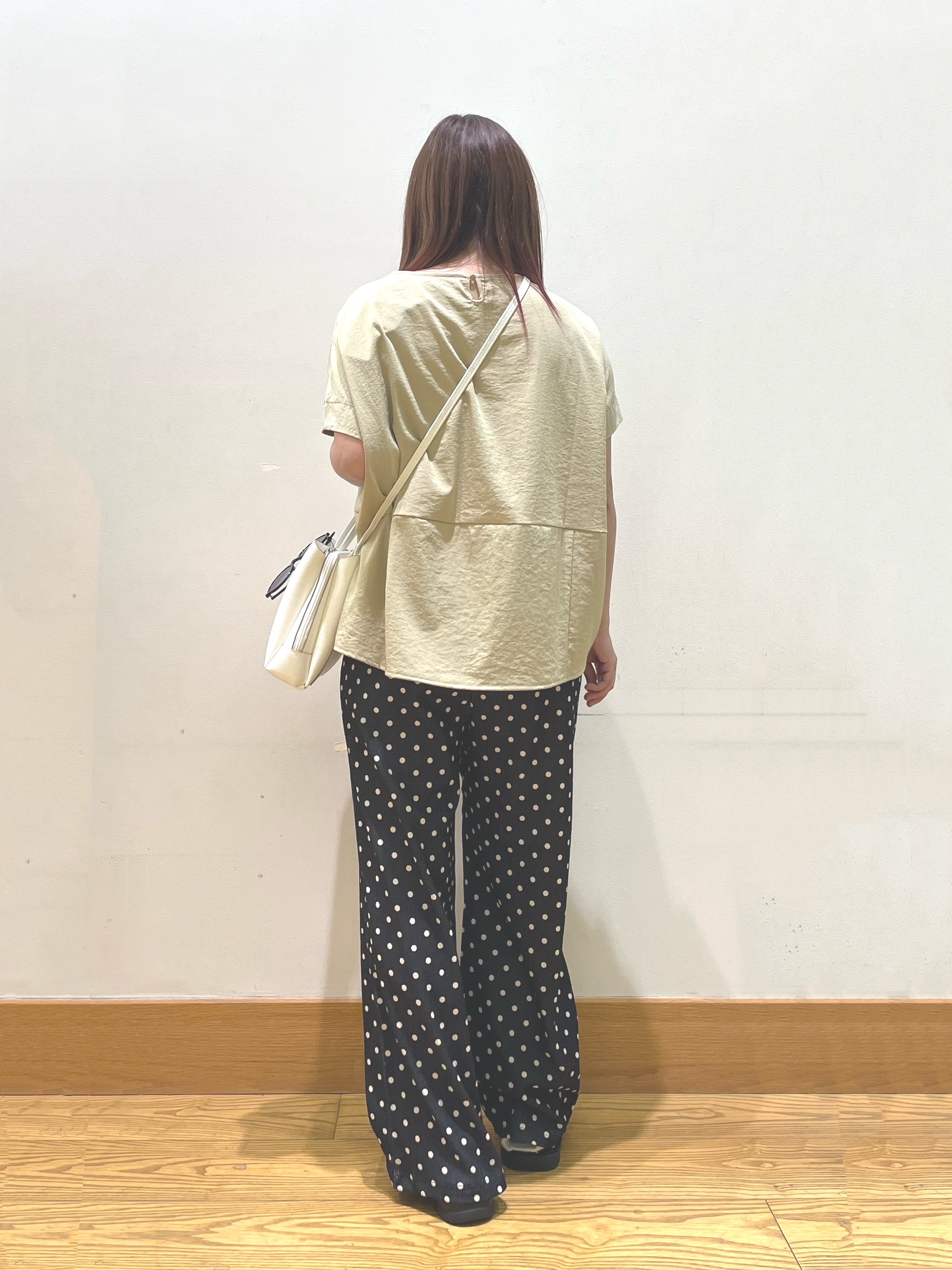 ゆっきーさんの「SHOO･LA･RUE｜【インせず着られる/二の腕隠れる】重ね着風 シャツドッキングトップス」を使ったコーディネート