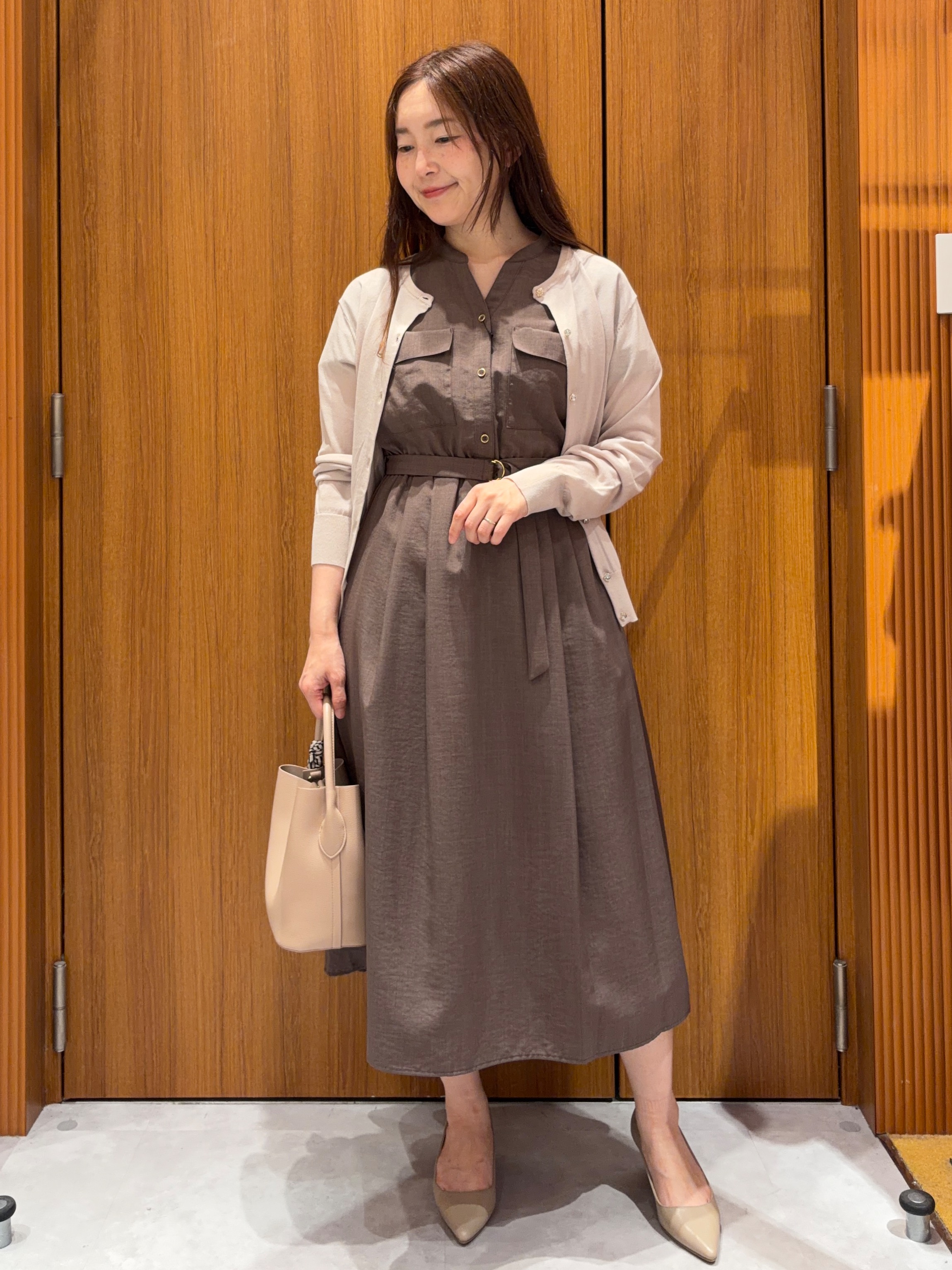 アスカさんの「index｜【接触冷感】ビジューボタンカーディガン《抗ピリング／洗濯機OK》」を使ったコーディネート