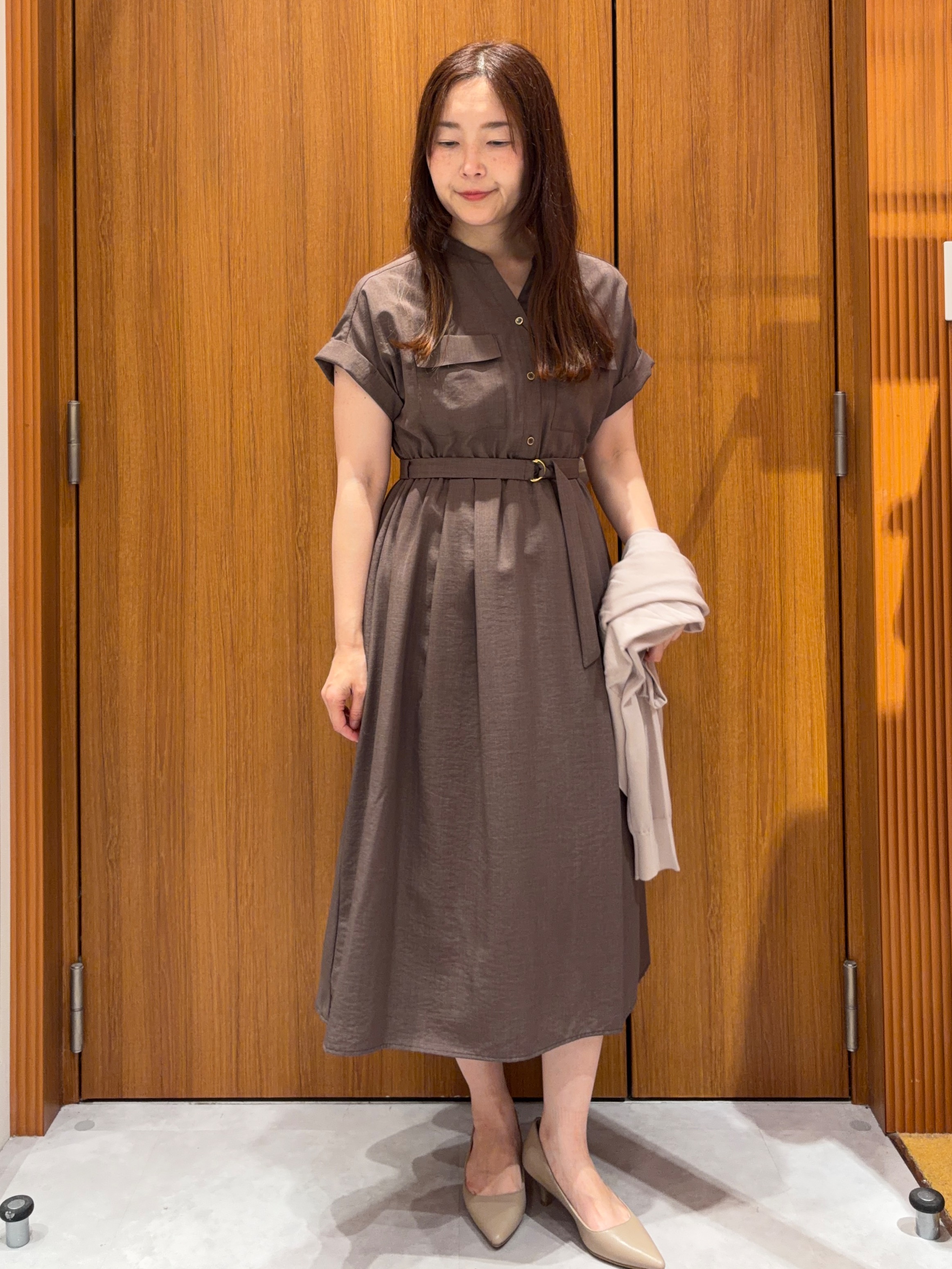 アスカさんの「index｜【接触冷感】ビジューボタンカーディガン《抗ピリング／洗濯機OK》」を使ったコーディネート