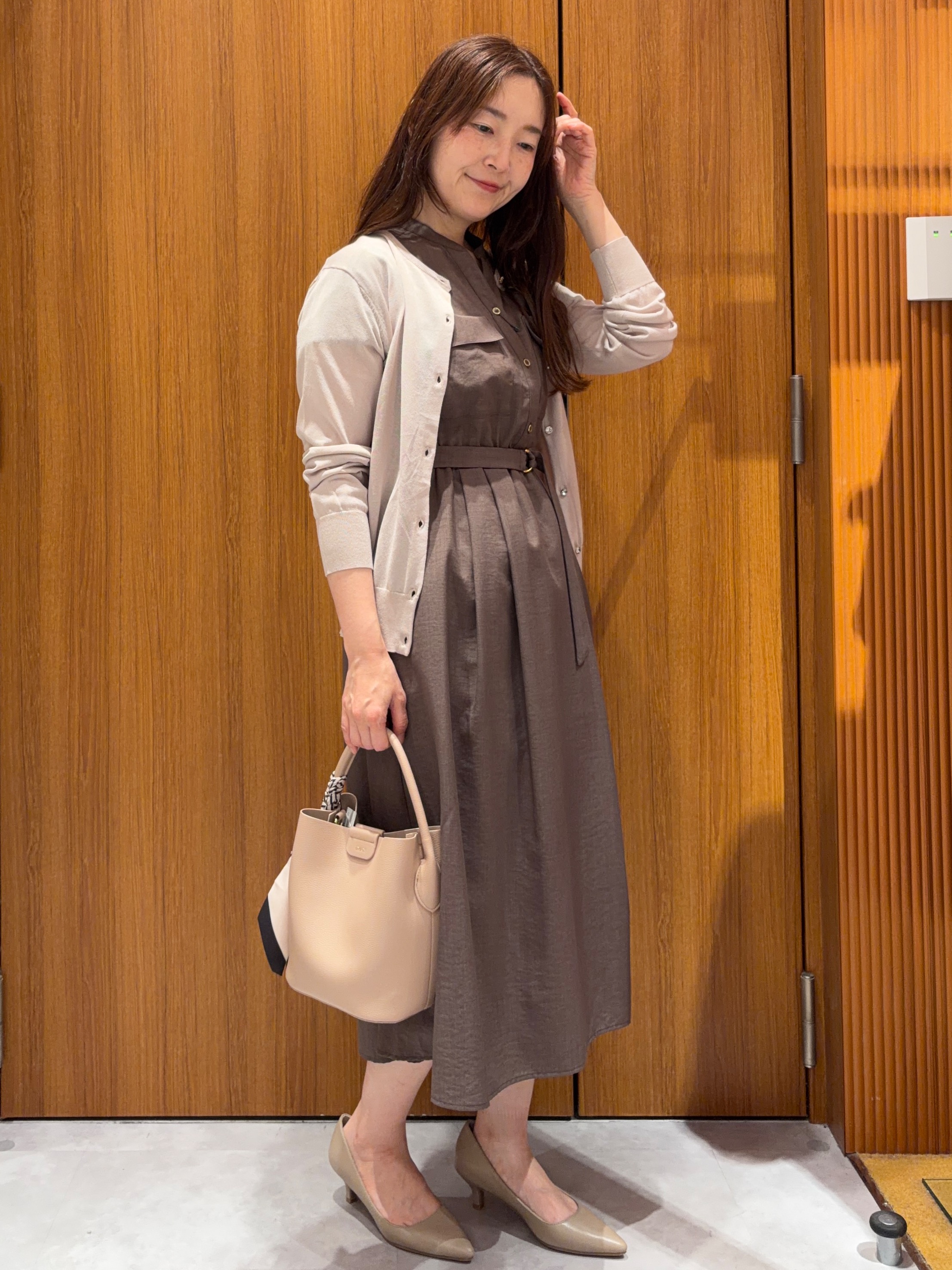 アスカさんの「index｜【接触冷感】ビジューボタンカーディガン《抗ピリング／洗濯機OK》」を使ったコーディネート