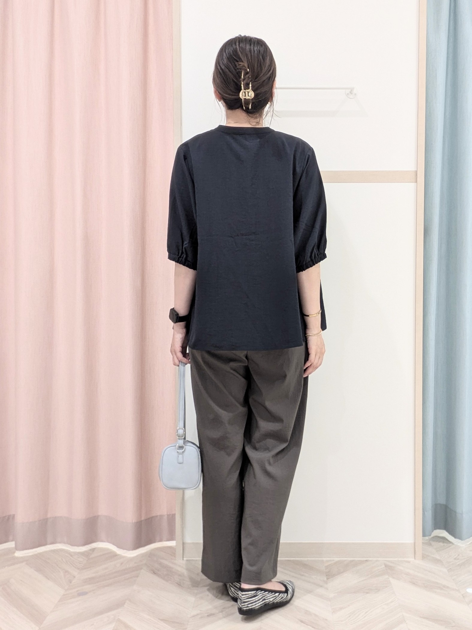 miyuさんの「SHOO･LA･RUE｜【S-LL/洗濯機可】金ボタンがアクセント 5分袖スキッパーブラウス」を使ったコーディネート