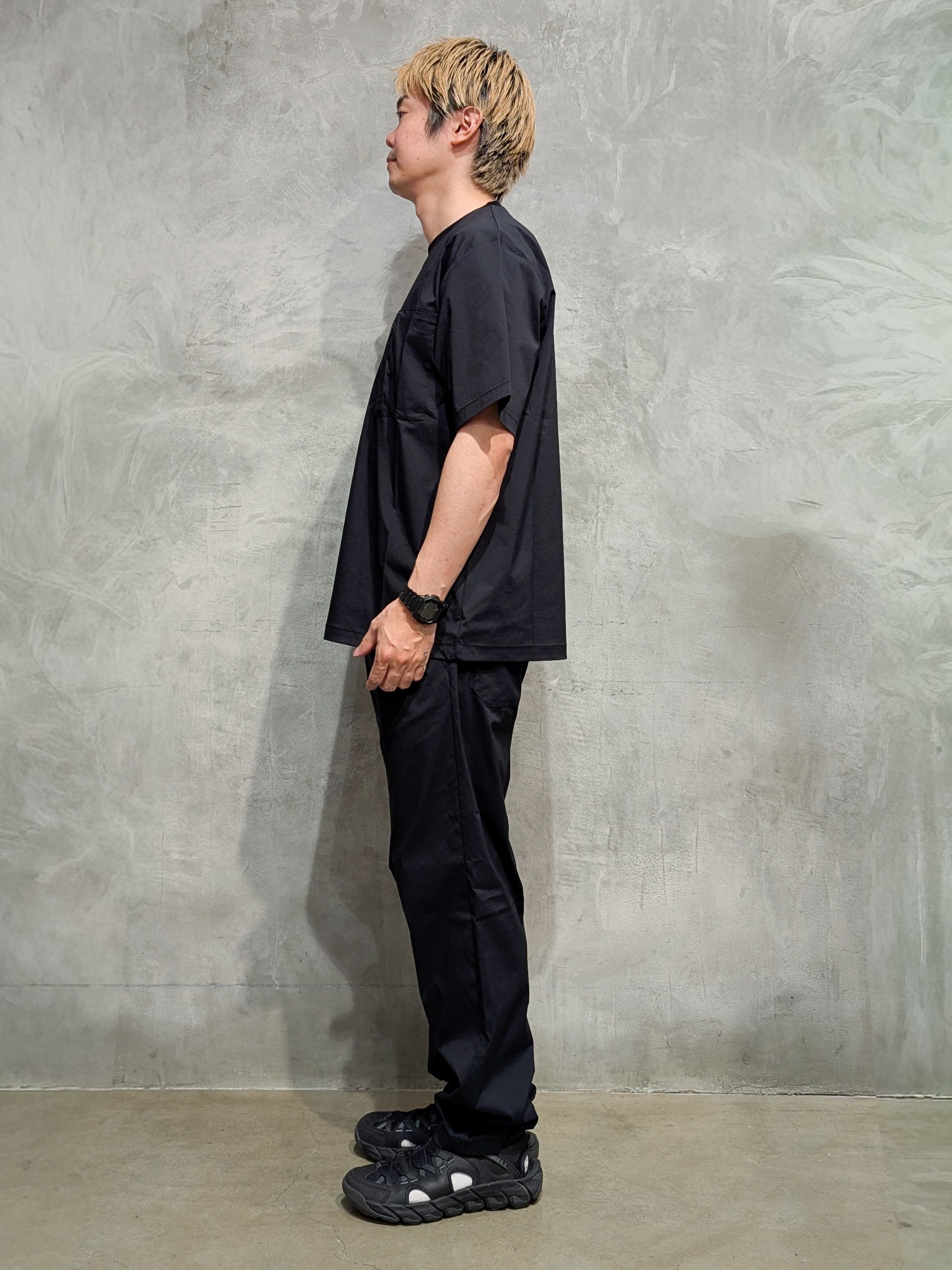 daiさんの「THE SHOP TK｜【接触冷感/洗濯機OK／セットアップ可】ナイロンストレッチ半袖Tシャツ」を使ったコーディネート