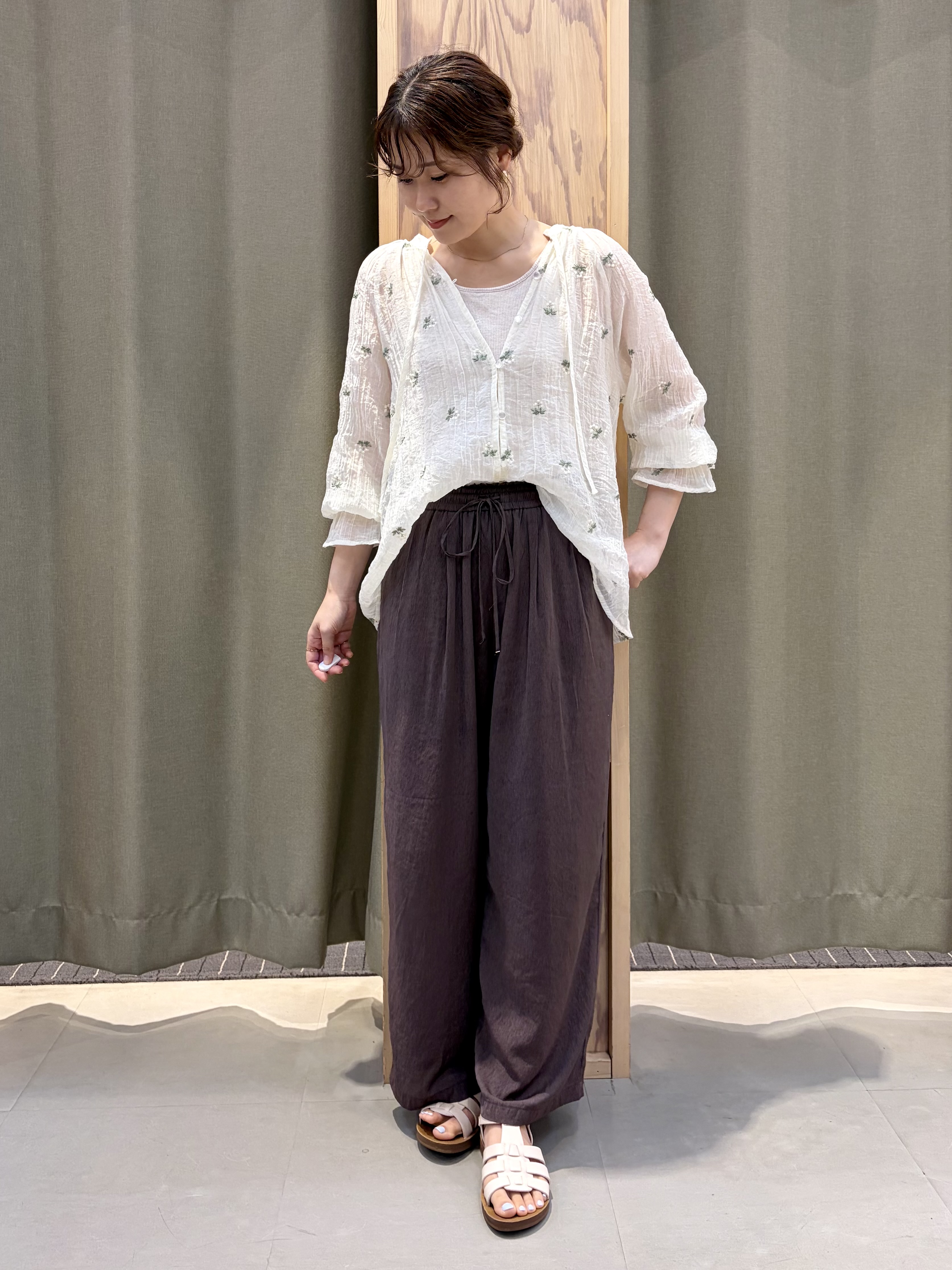 ころさんの「THE SHOP TK｜華やぎを添える 花柄刺繍ブラウス」を使ったコーディネート