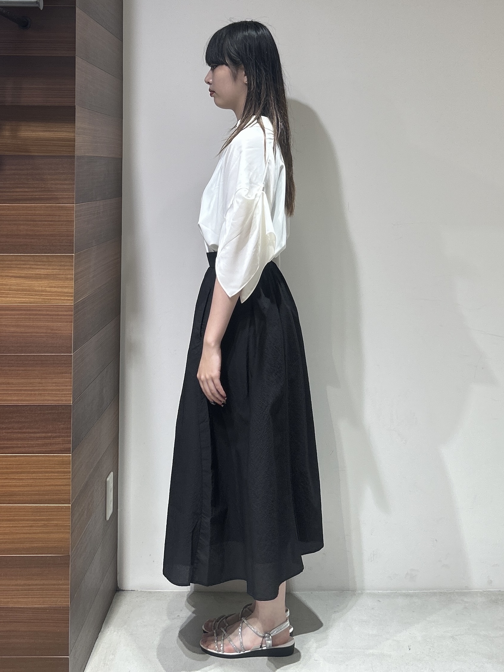 中さんの「OPAQUE.CLIP｜【UV／接触冷感／吸水速乾／】タックスリーブスキッパーブラウス《洗濯機OK》」を使ったコーディネート
