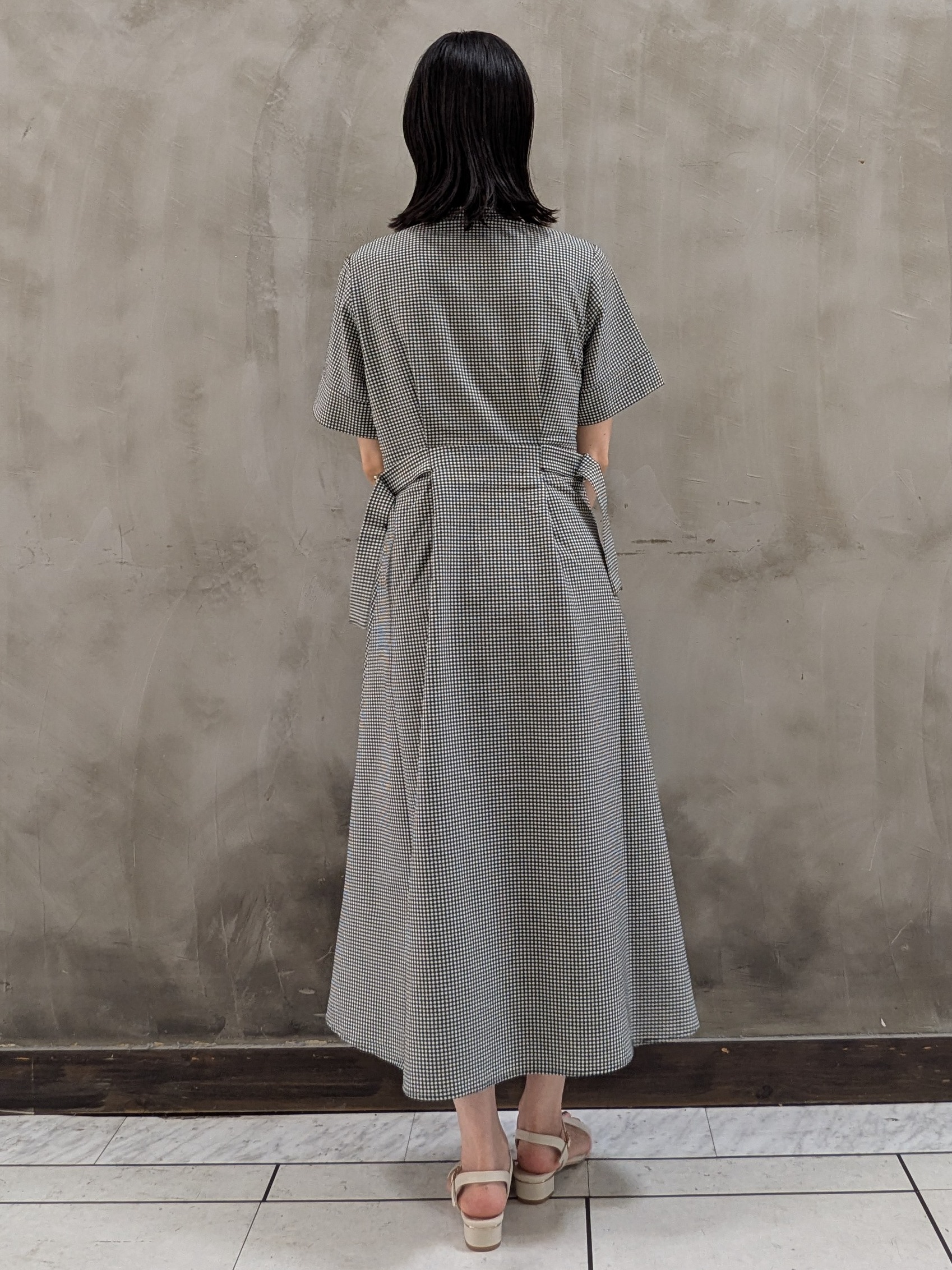 shioさんの「grove｜【低身長さんも選べる着丈/UV・シワになりにくいetc】涼やかさも、きちんとも叶うワンピース」を使ったコーディネート