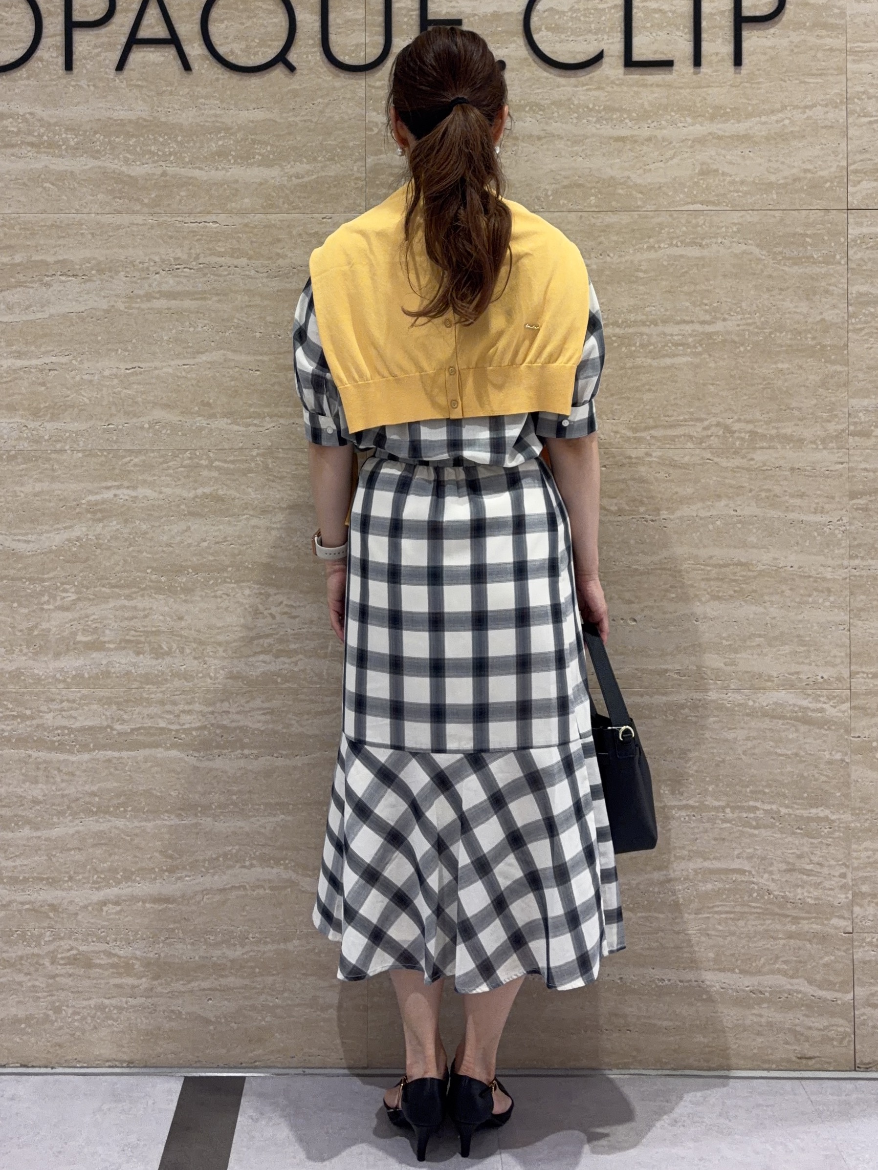 みやさんの「OPAQUE.CLIP｜【遮熱／UVケア】外気の熱を感じにくい！クルーネックカーディガン《洗濯機OK／抗ピリング／6col》」を使ったコーディネート