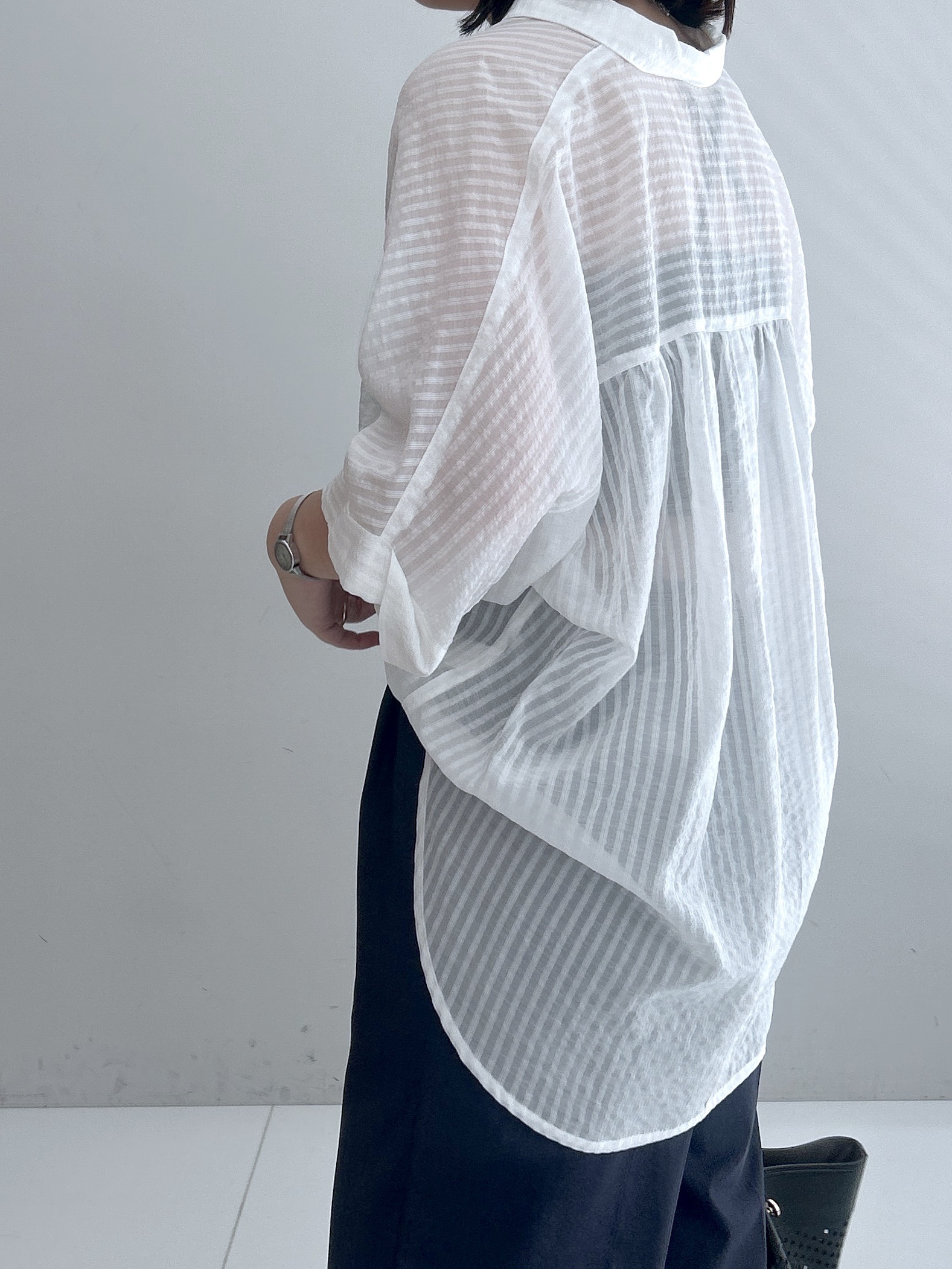 Hirokaさんの「grove｜【洗濯機◎・体型カバー】ON/OFF使える、シアースキッパーシャツ」を使ったコーディネート