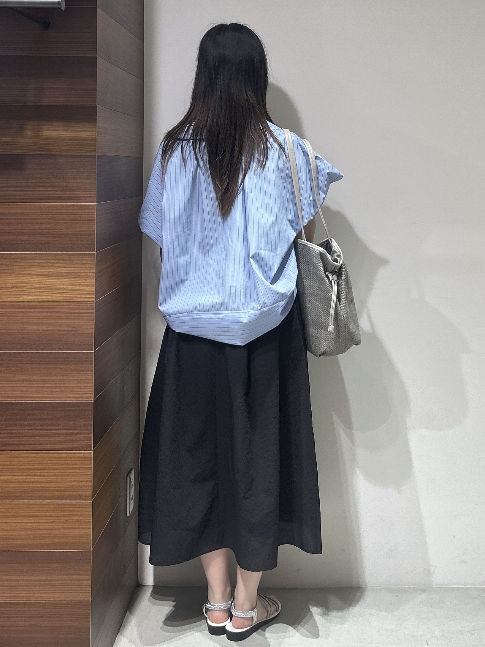 中さんの「OPAQUE.CLIP｜タックニュアンスフォルムシャツ【洗濯機OK】」を使ったコーディネート