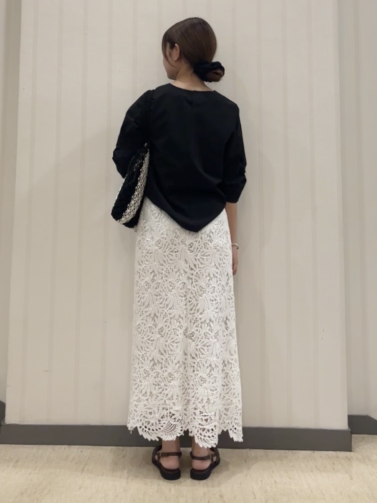 ちひさんの「INDIVI｜【撥水／UVケア】ねじり袖サッカートップス」を使ったコーディネート