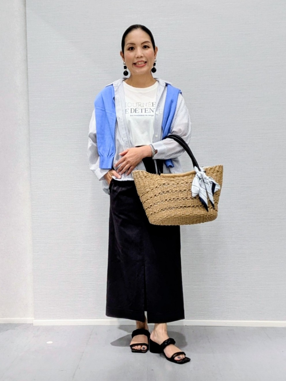 makkyさんの「UNTITLED｜【接触冷感／洗える／2WAY】ドロスト付 シアーシャンブレーシャツ」を使ったコーディネート