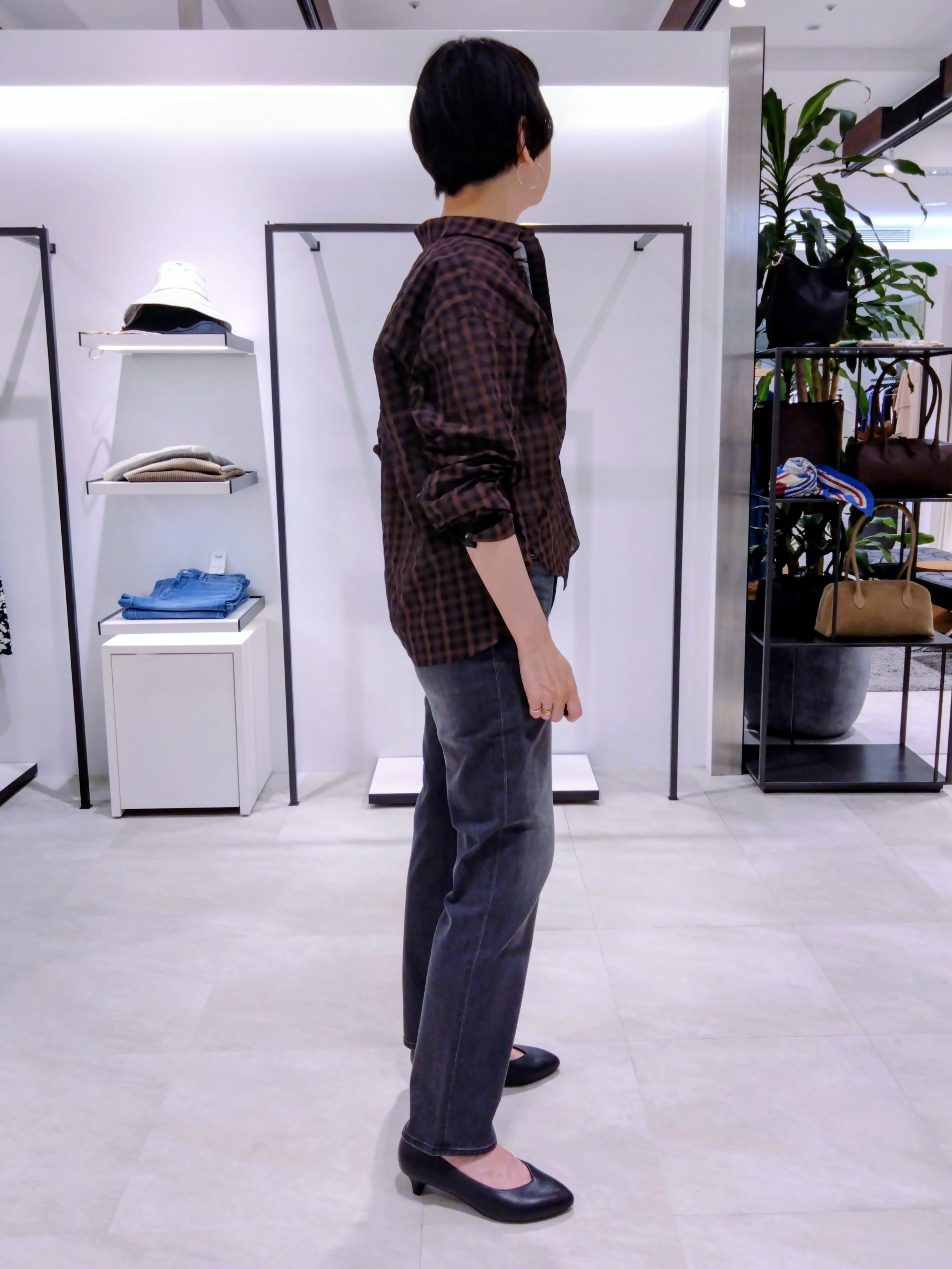 まちこさんの「UNTITLED｜シアーチェックシャツブラウス」を使ったコーディネート