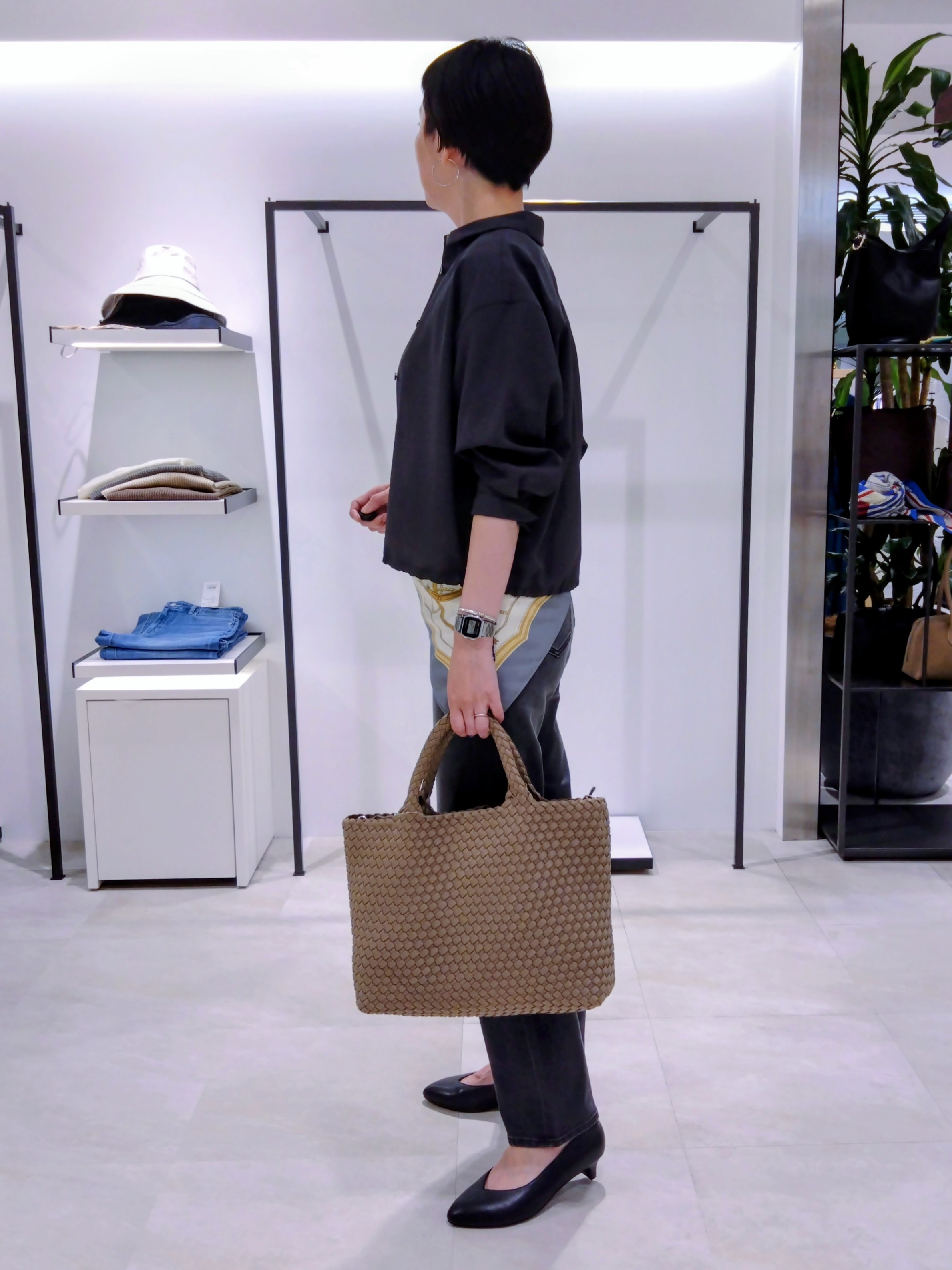 まちこさんの「UNTITLED｜【セットアップ可/UVカット/接触冷感】エアリークールドロストシャツ」を使ったコーディネート