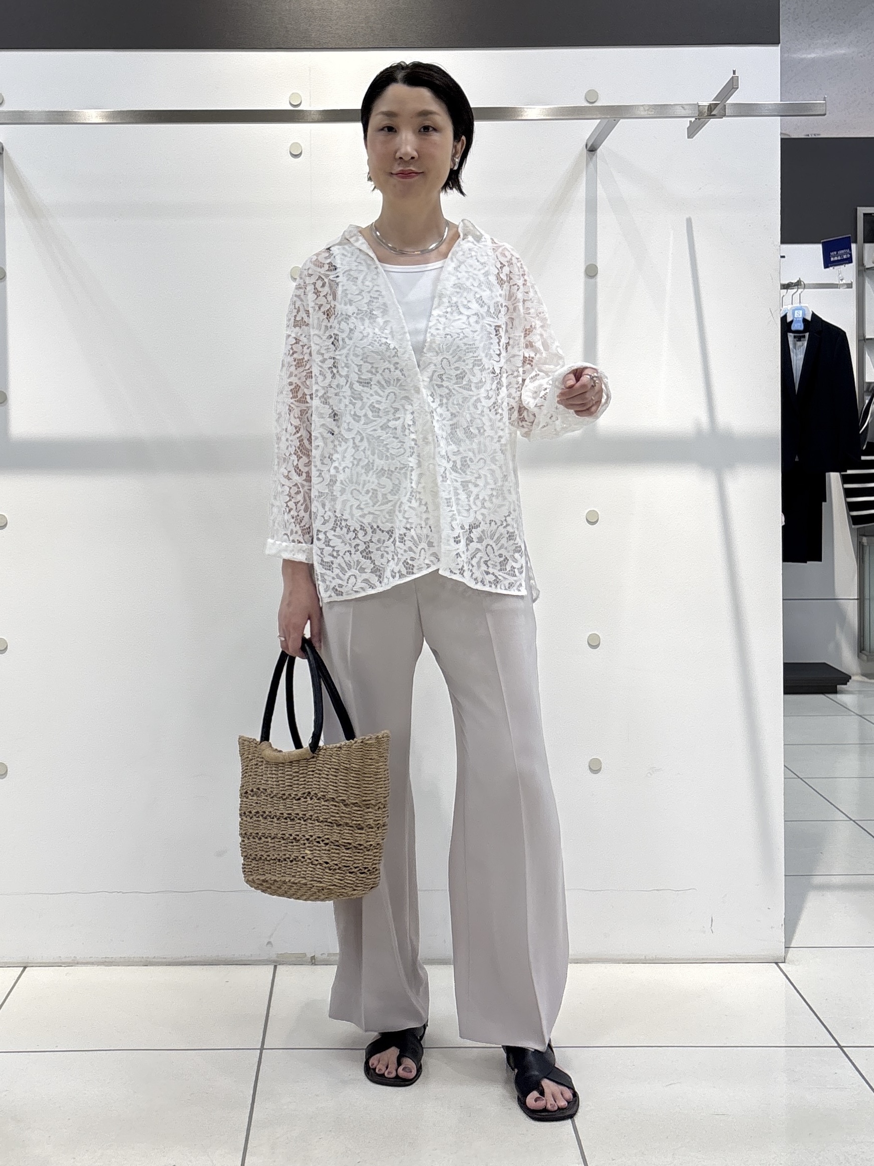 yuriさんの「INDIVI｜【洗える／UVケア／SETUP可】着る日傘ワイドパンツ」を使ったコーディネート