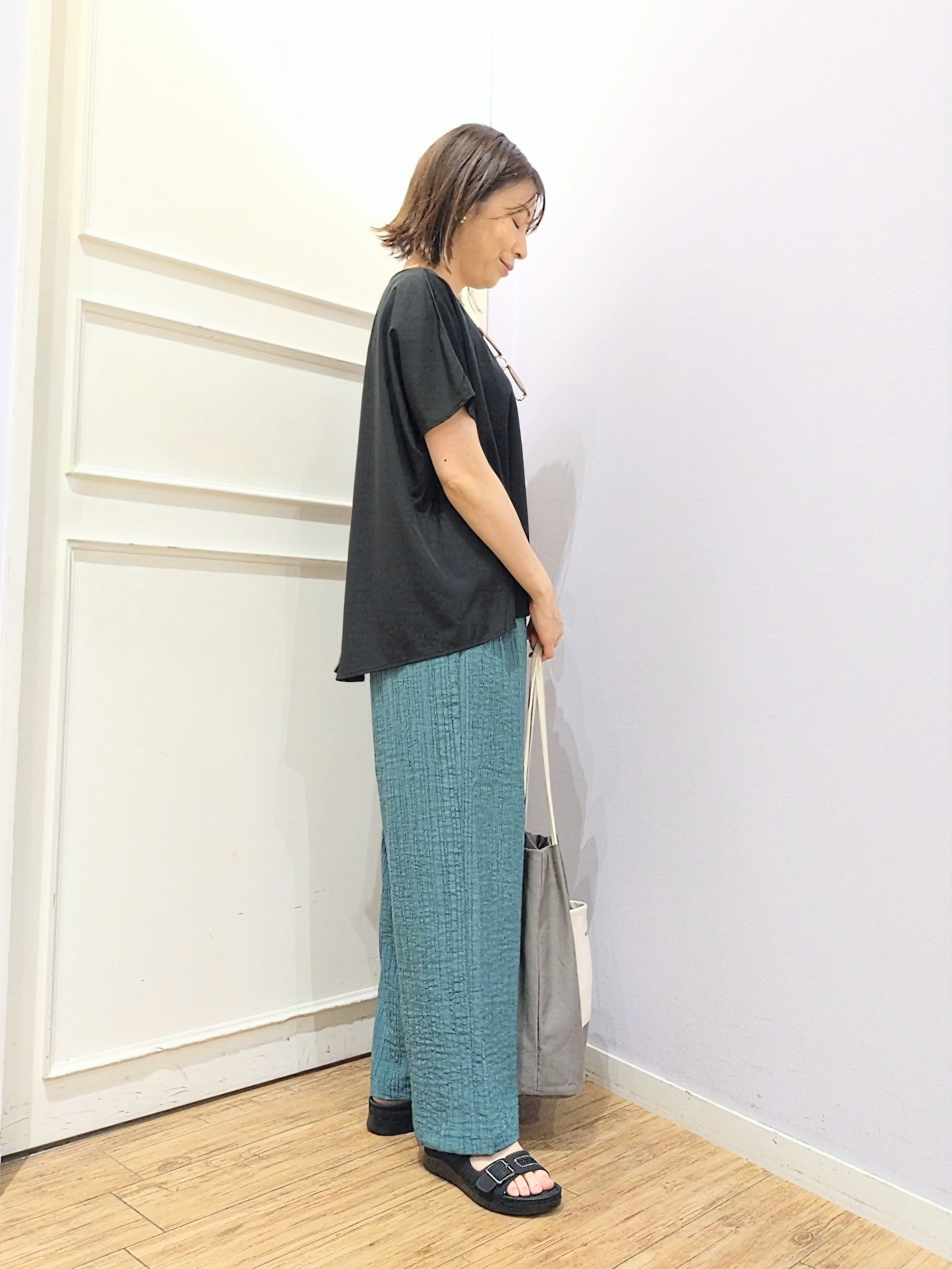 miomioさんの「SHOO･LA･RUE｜【洗濯機可/S-LL】後ろ姿も映える 異素材ドッキングトップス」を使ったコーディネート